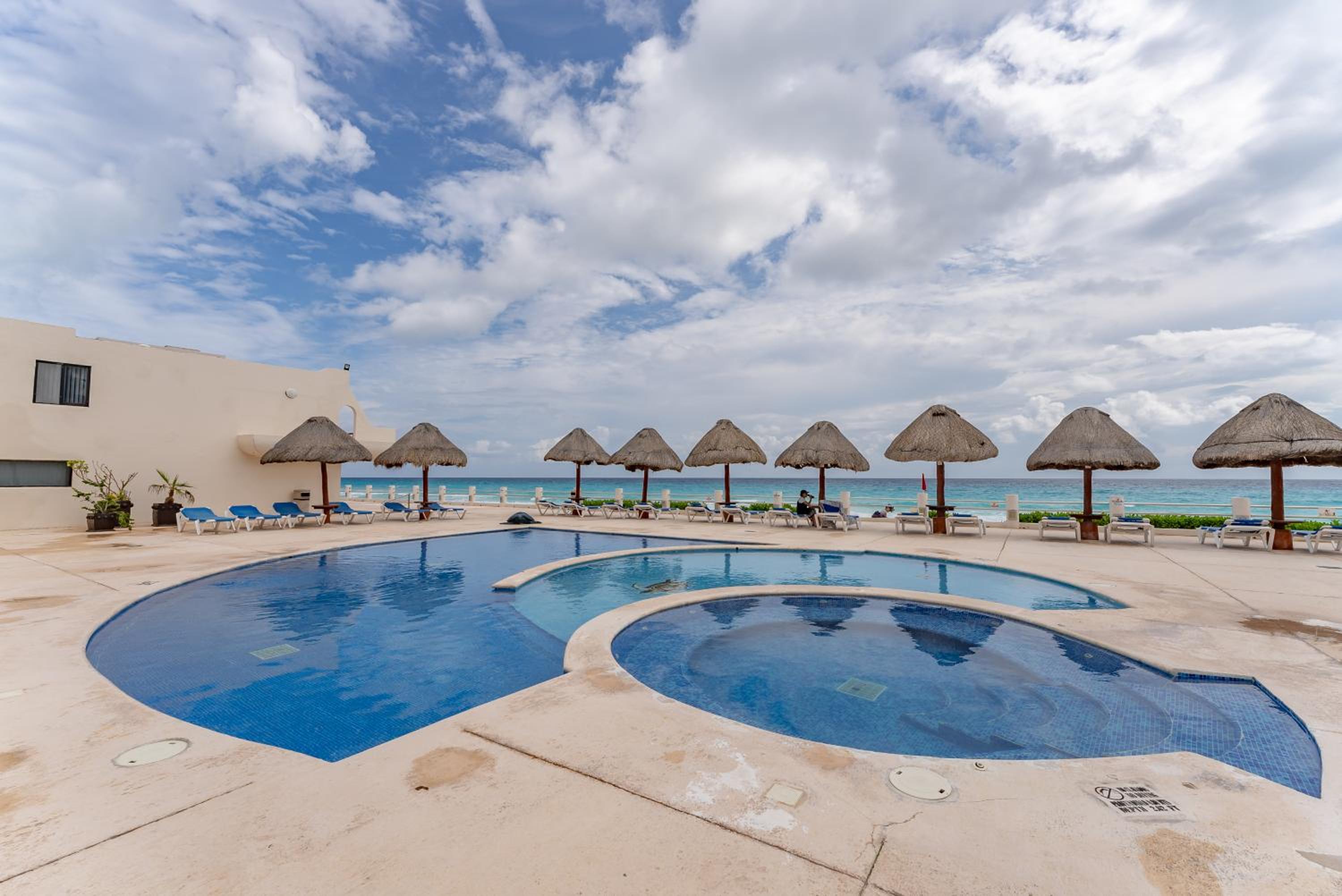 Sparkling Ocean View in Cancun