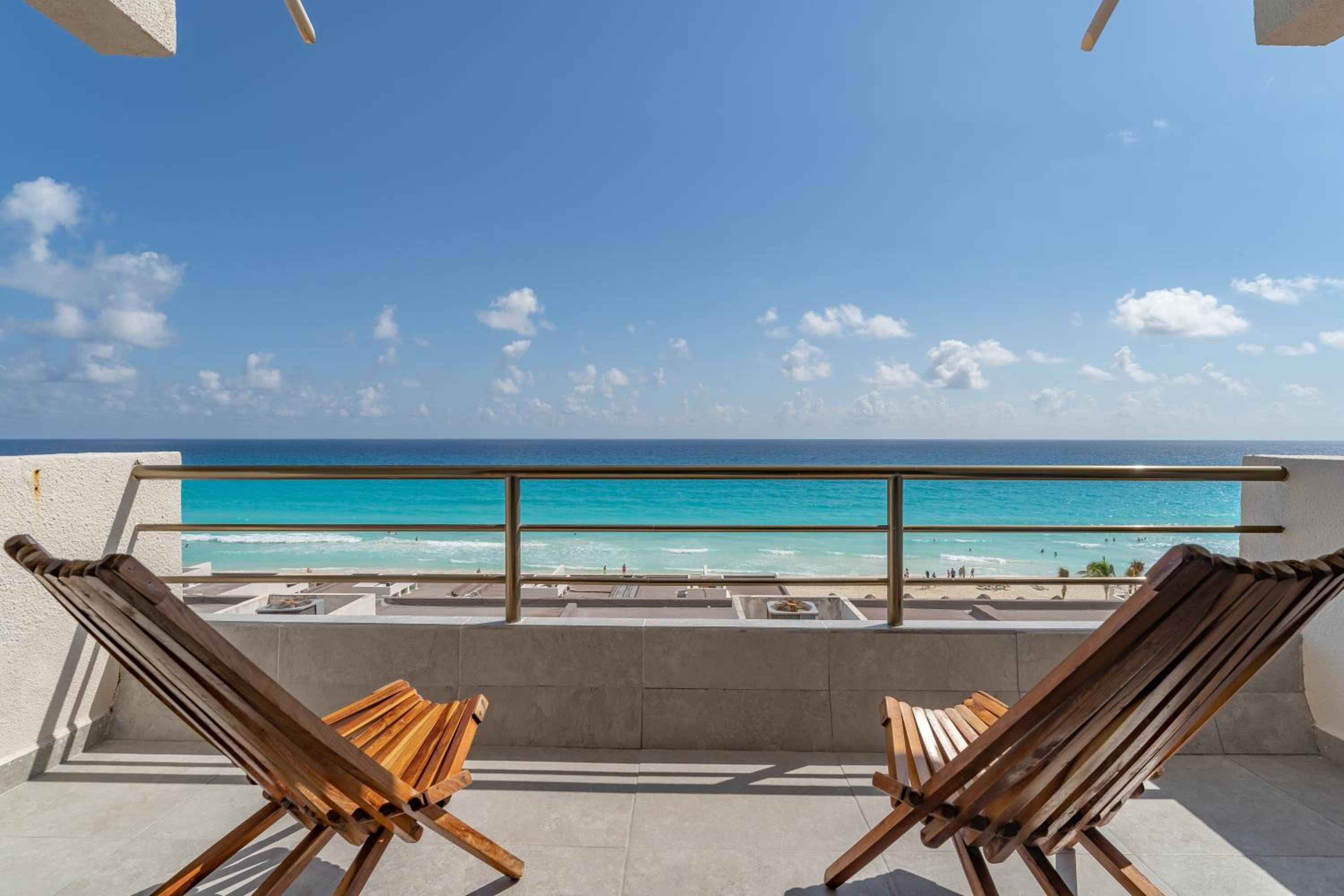 Sparkling Ocean View in Cancun