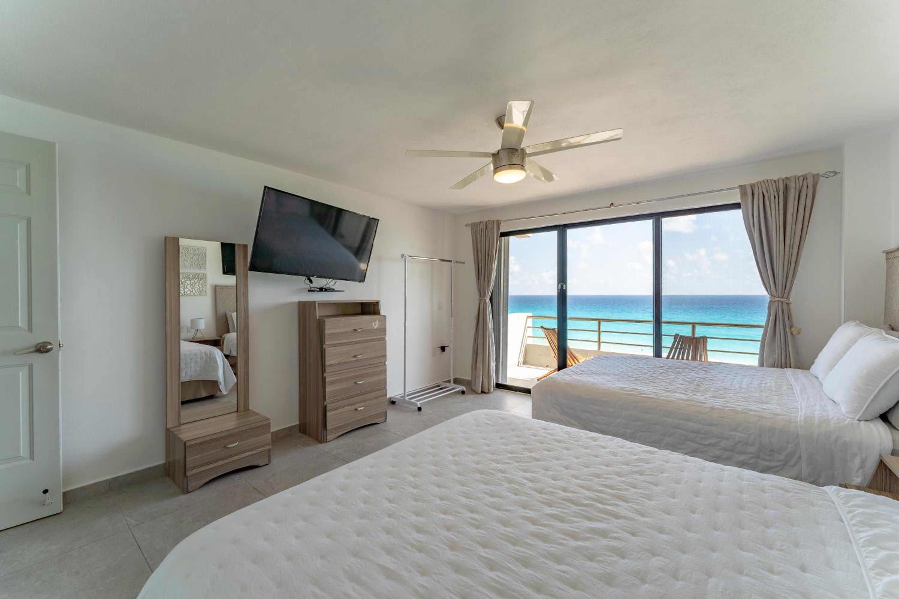 Sparkling Ocean View in Cancun
