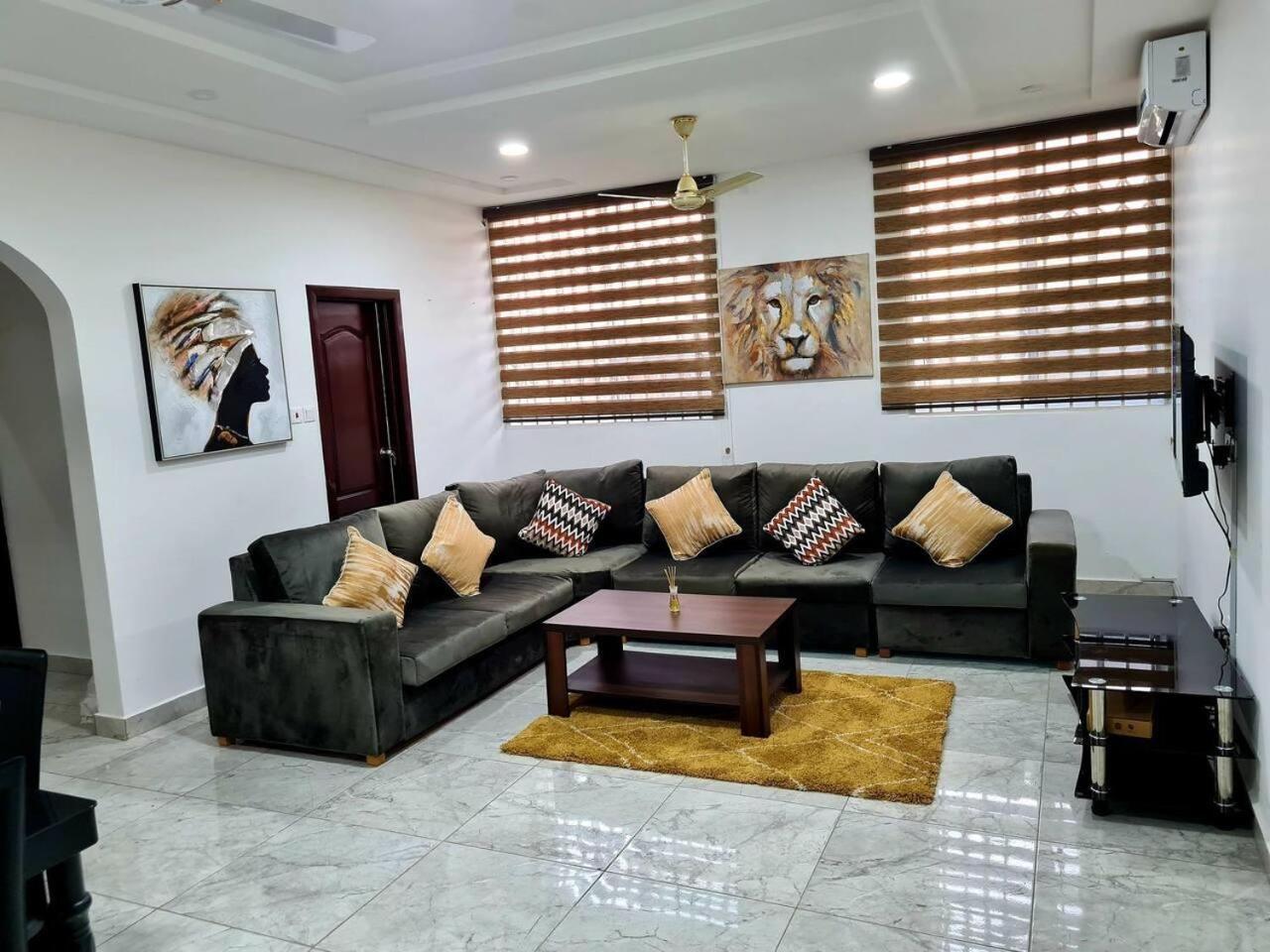 Gorgeous Quiet & Comfy-Close to Highway-Parking view 3