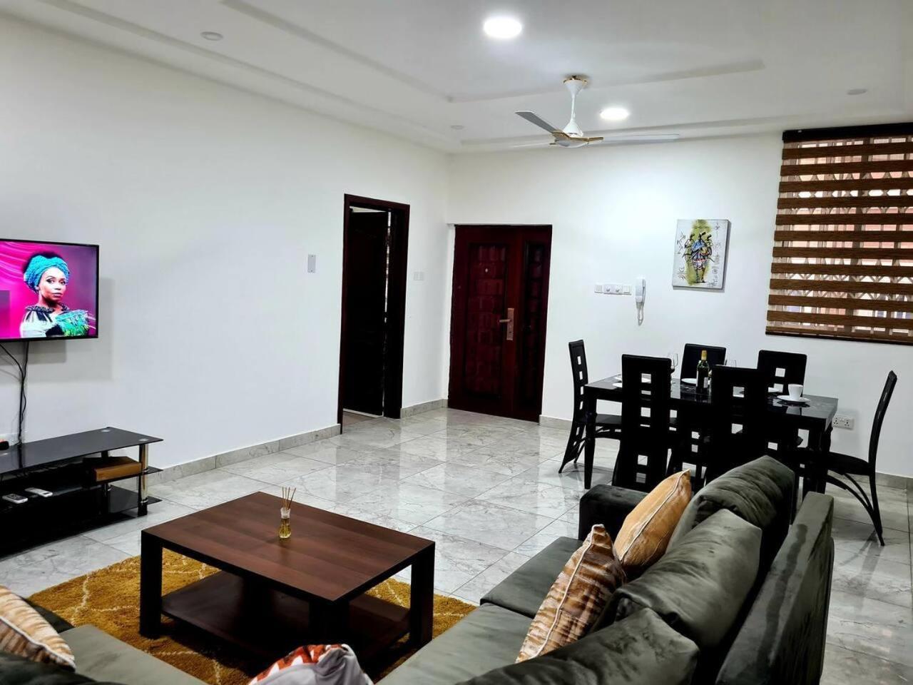 Gorgeous Quiet & Comfy-Close to Highway-Parking view 5