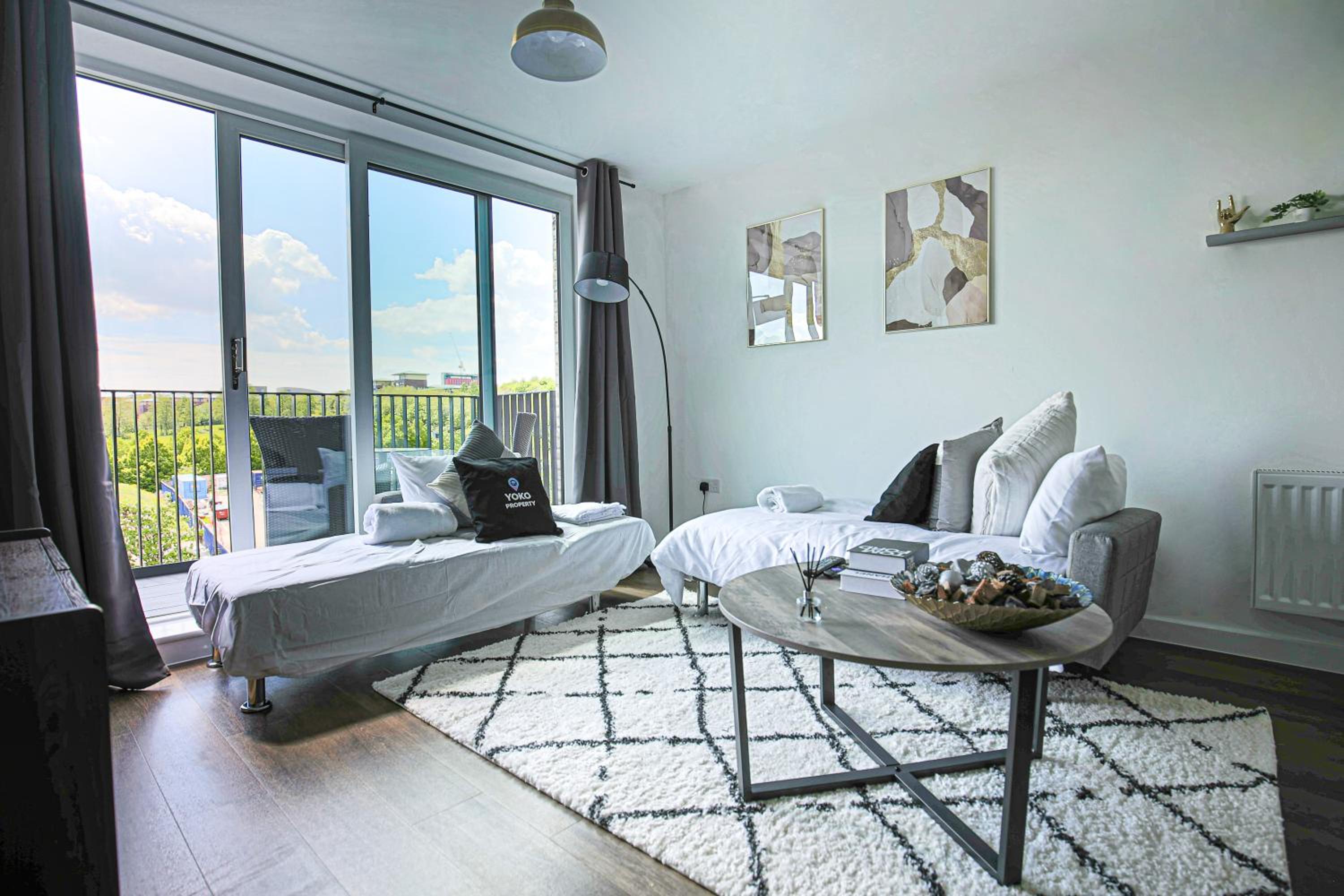 Penthouse Apartment - City Centre - Secure Parking, Balcony, Self-Check-In, Fast Wifi and Smart TV with Netflix by Yoko Property view 5