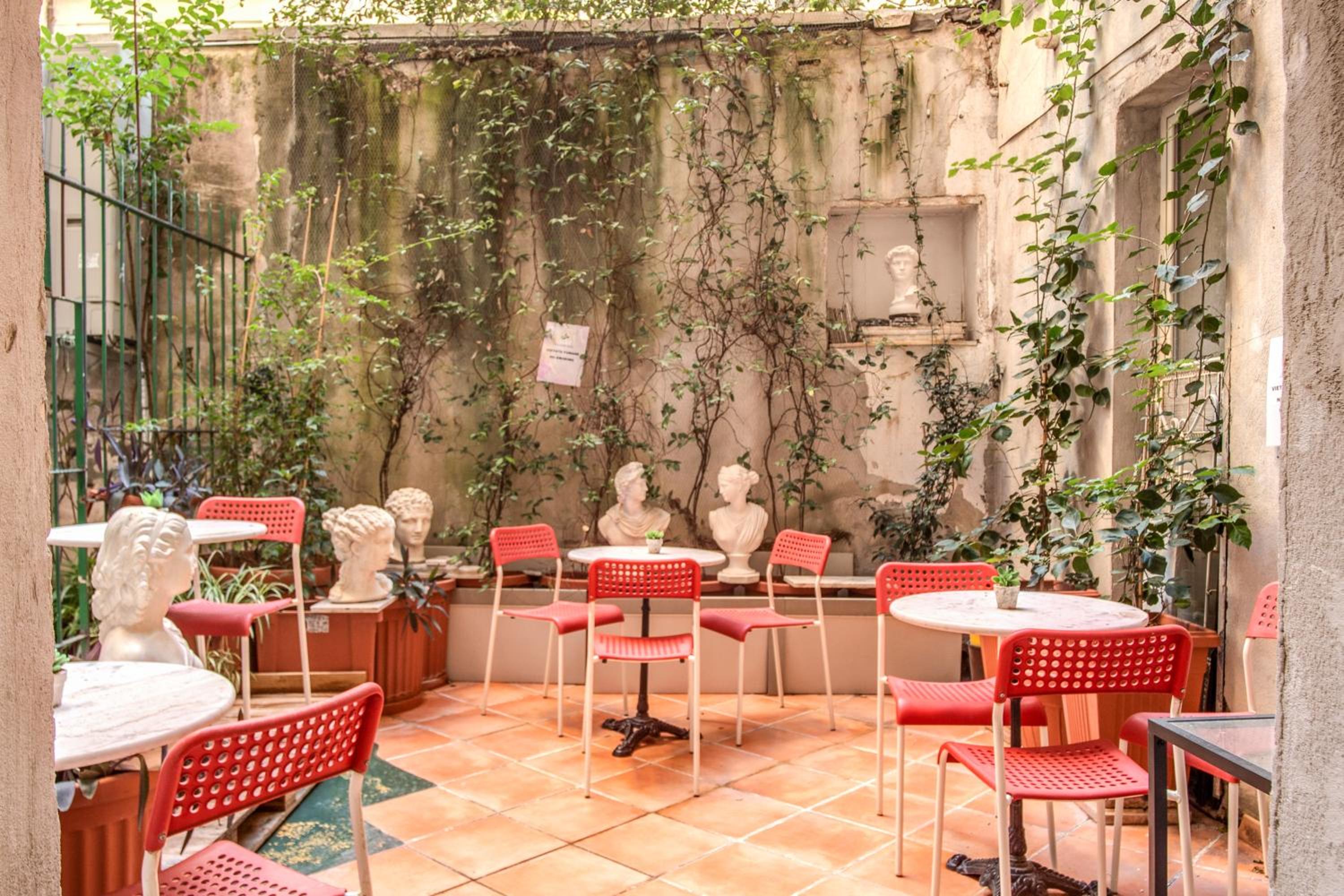 Nakissa Inn