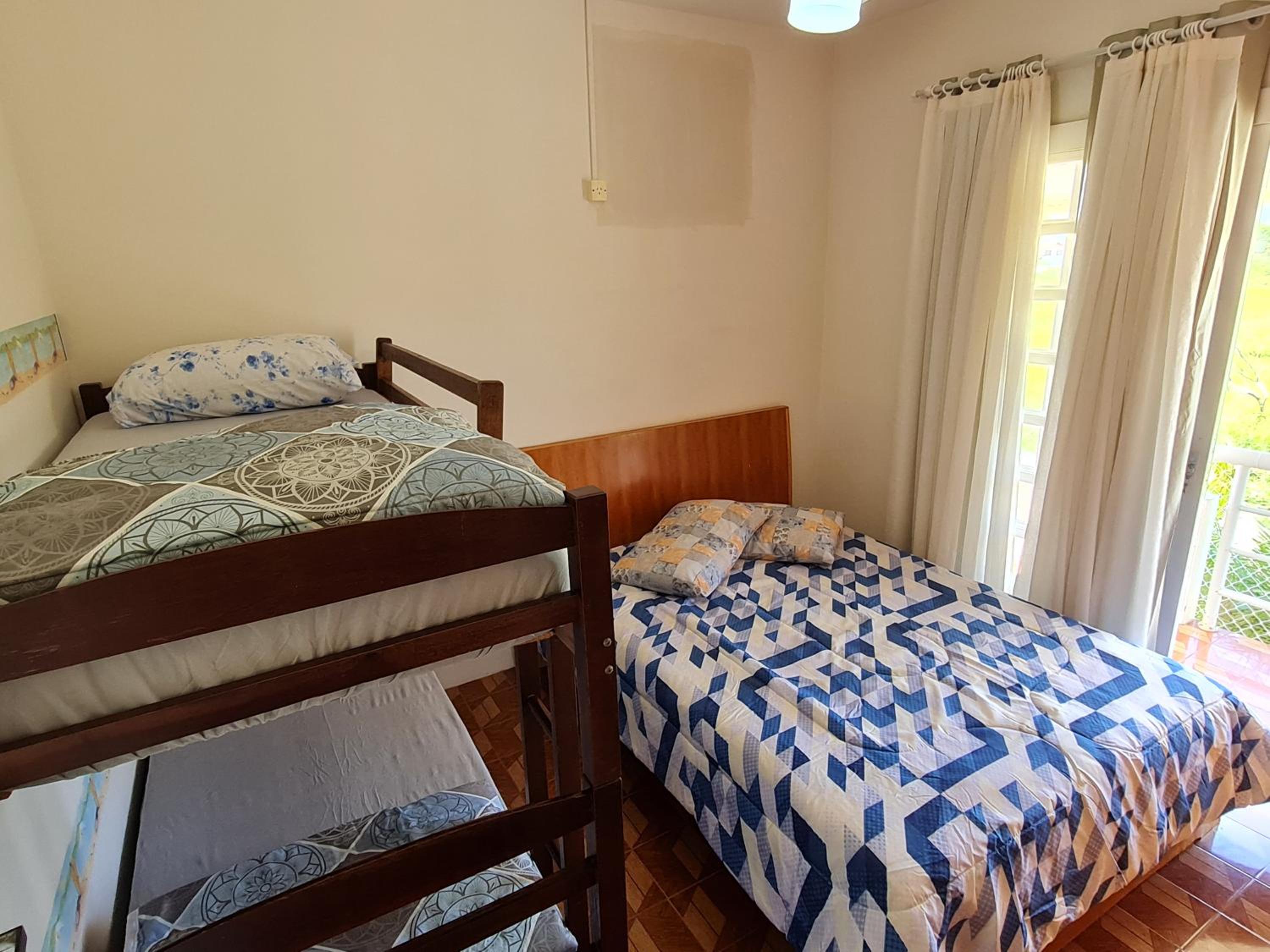 Ampla casa com 5 quartos e vista para o mar