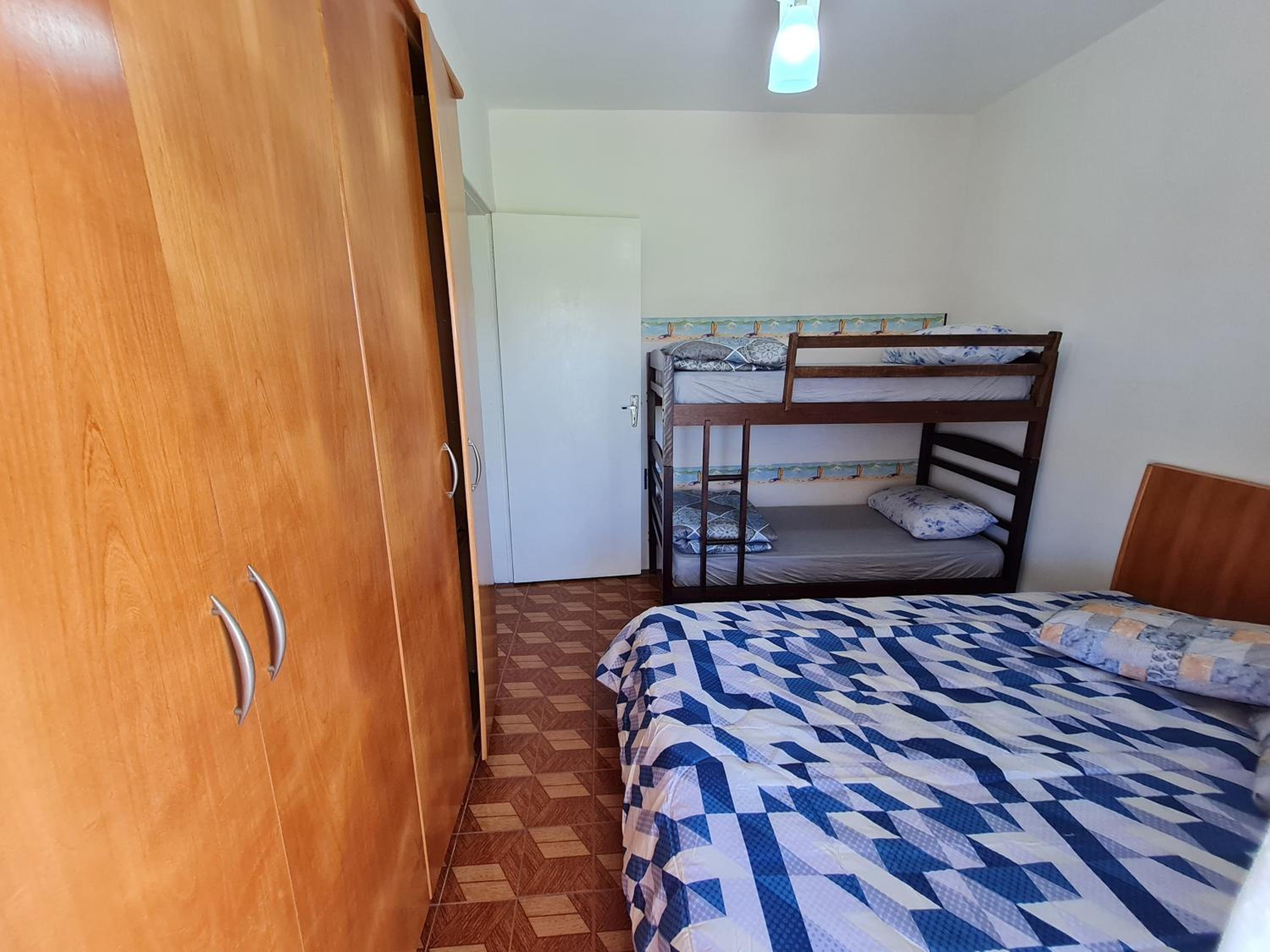Ampla casa com 5 quartos e vista para o mar