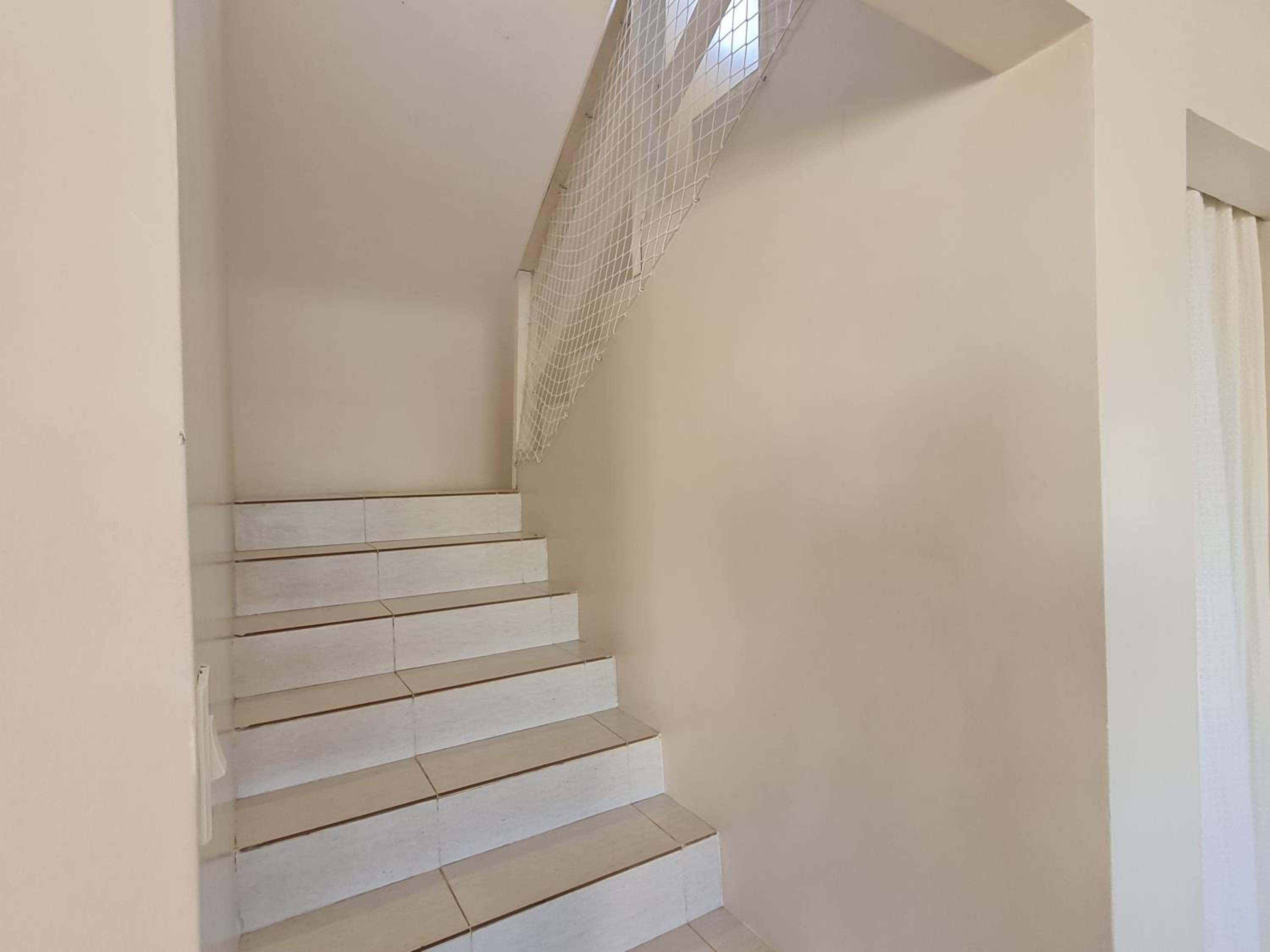 Ampla casa com 5 quartos e vista para o mar