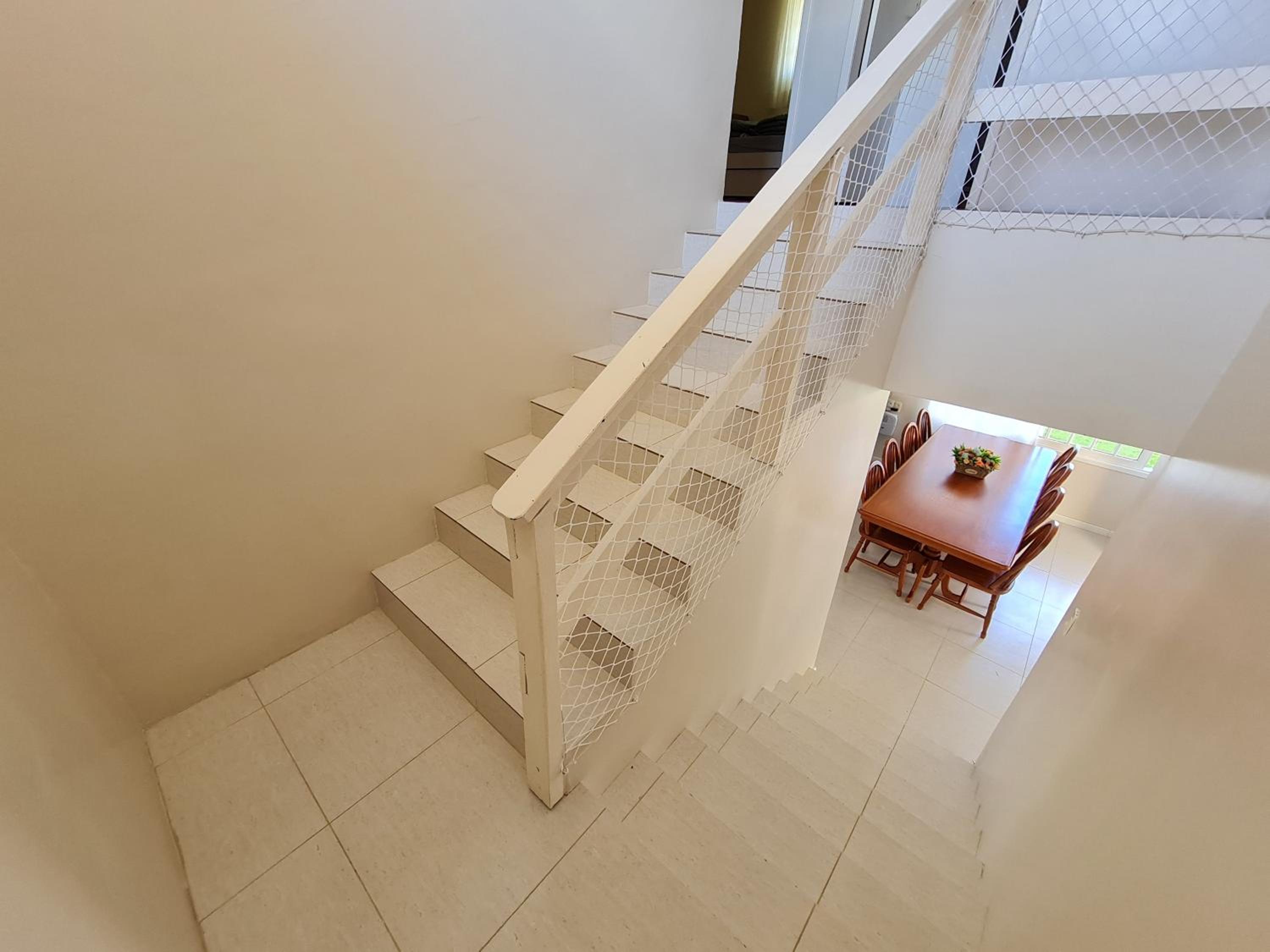 Ampla casa com 5 quartos e vista para o mar