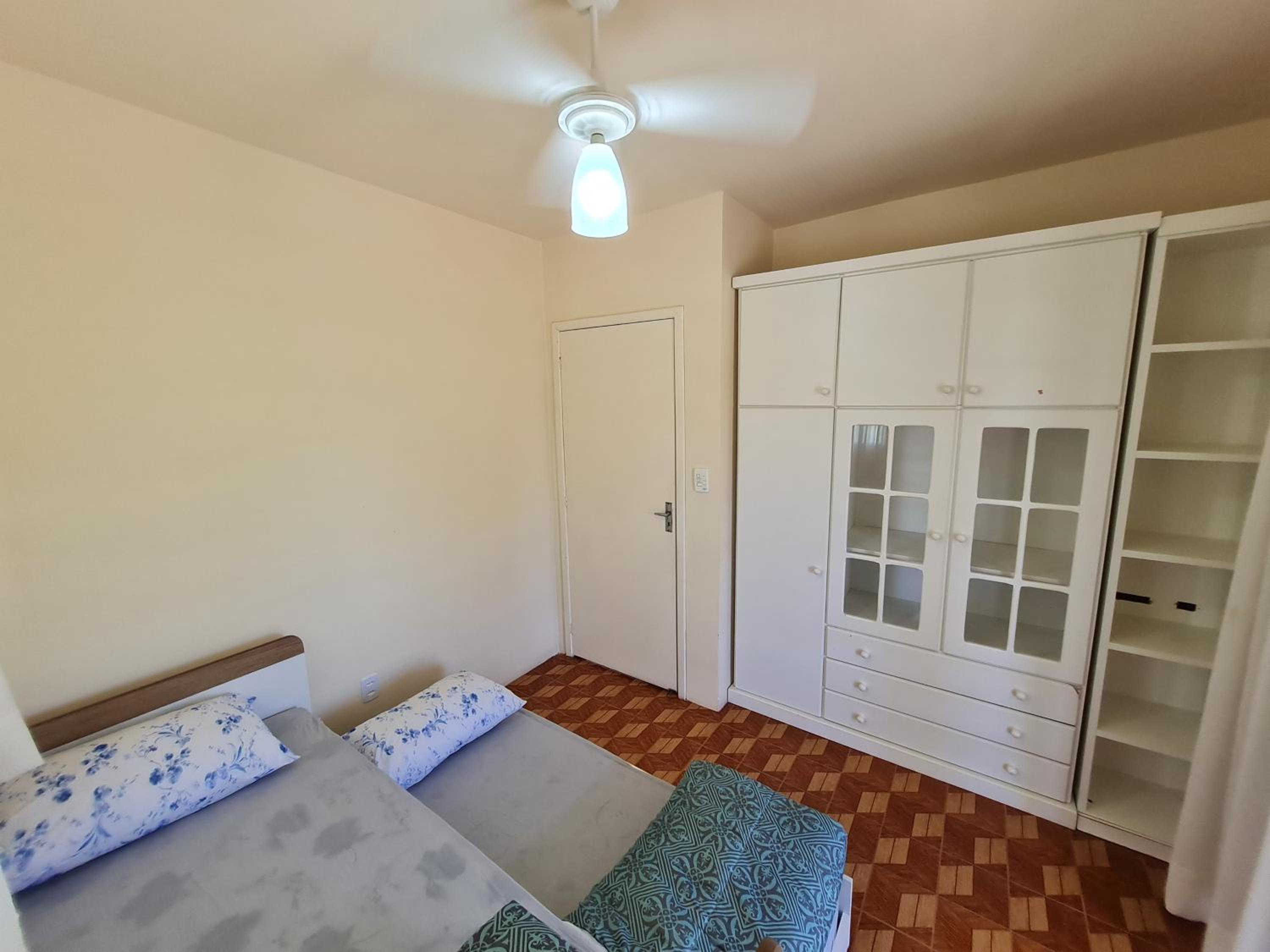 Ampla casa com 5 quartos e vista para o mar