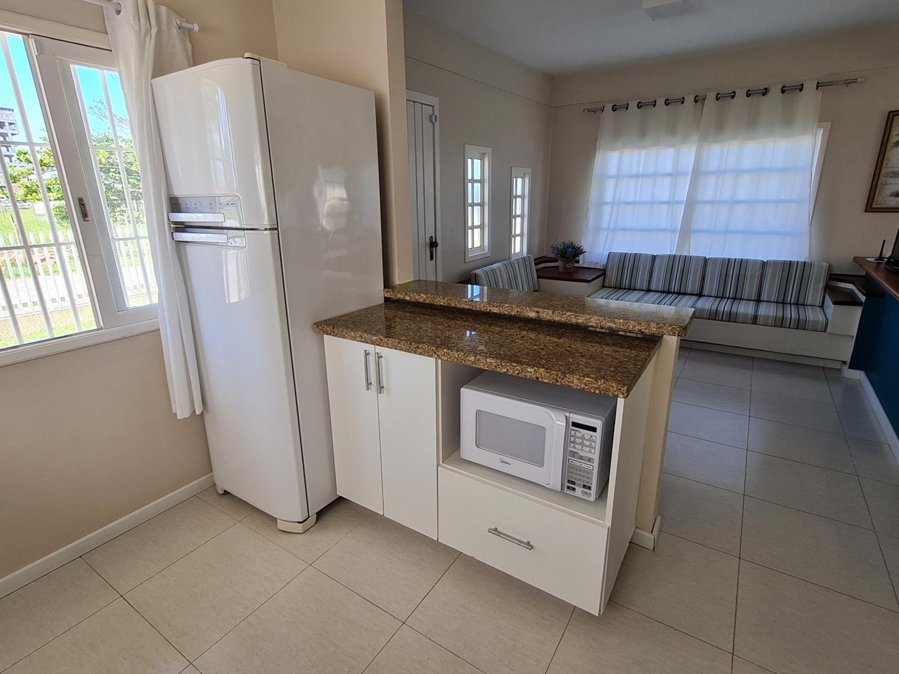 Ampla casa com 5 quartos e vista para o mar