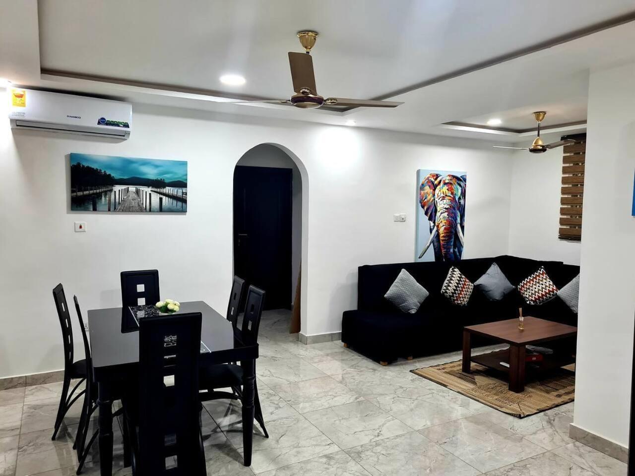 Spacious Quiet & Cozy- Close to Highway-Parking view 3