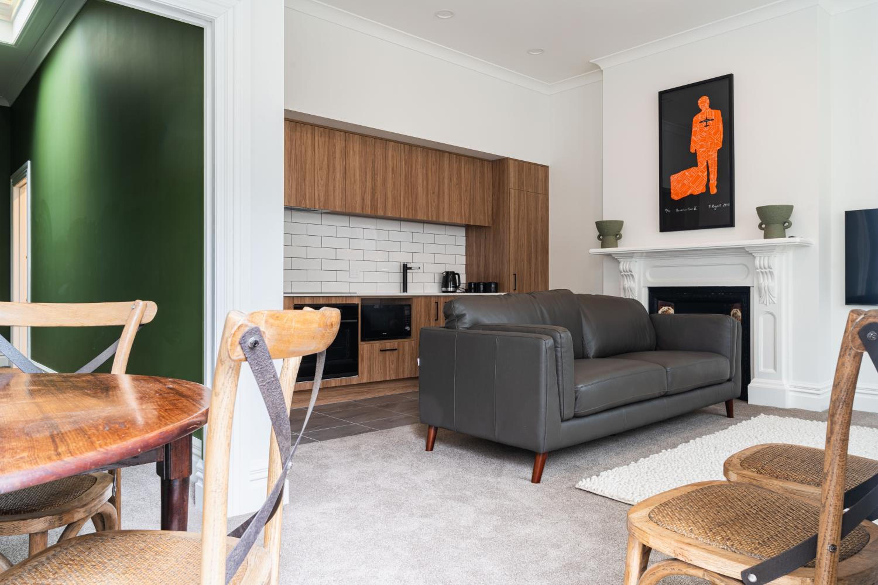 Premium Living on Stuart St - Image 5