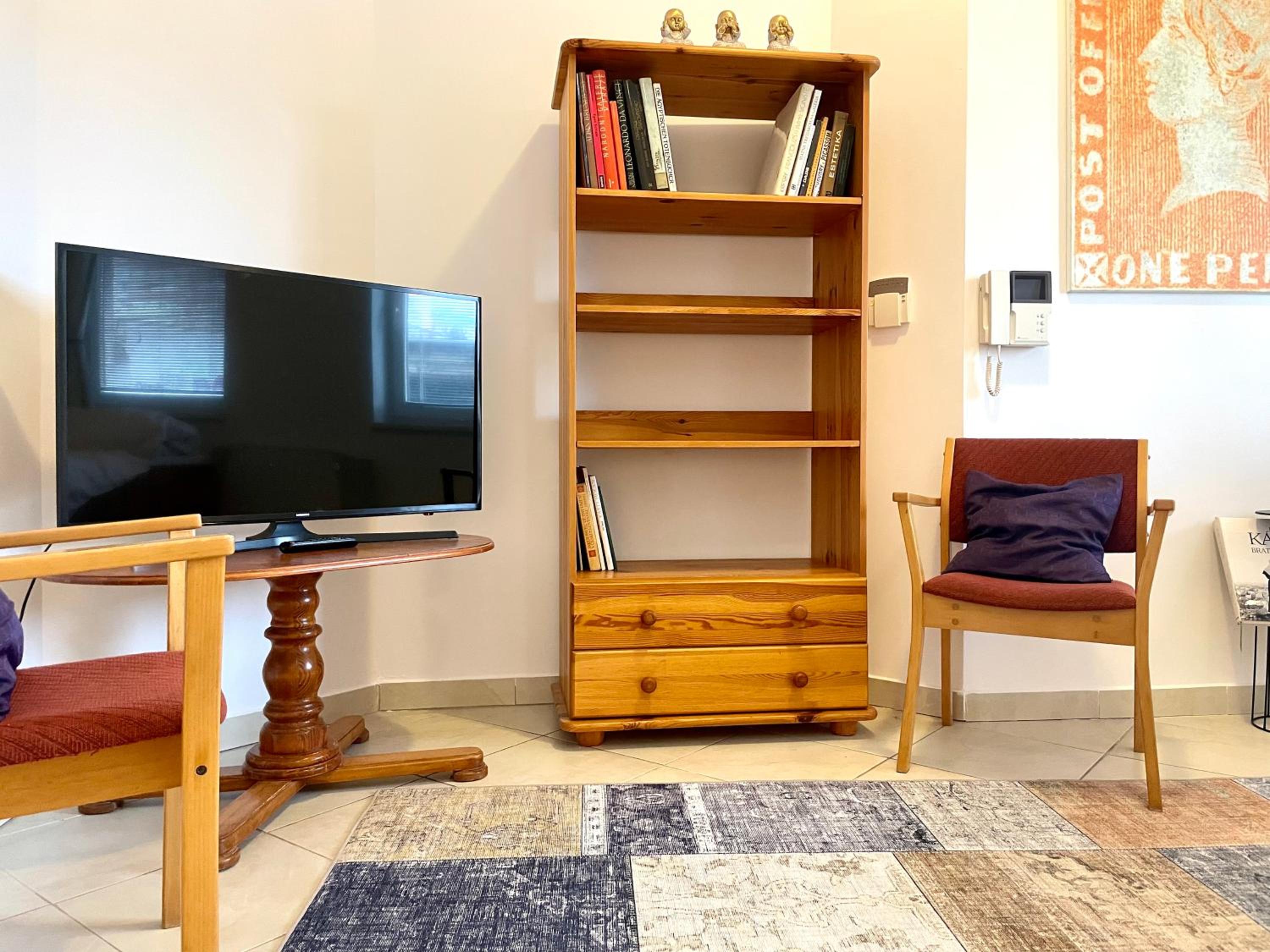 Booklovers apartment close to center view 5