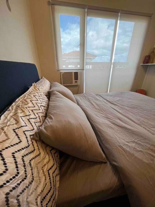 Cozy Ocean Blue Condo 43in TV & Netflix view 5