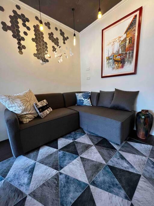 Cozy Ocean Blue Condo 43in TV & Netflix view 3