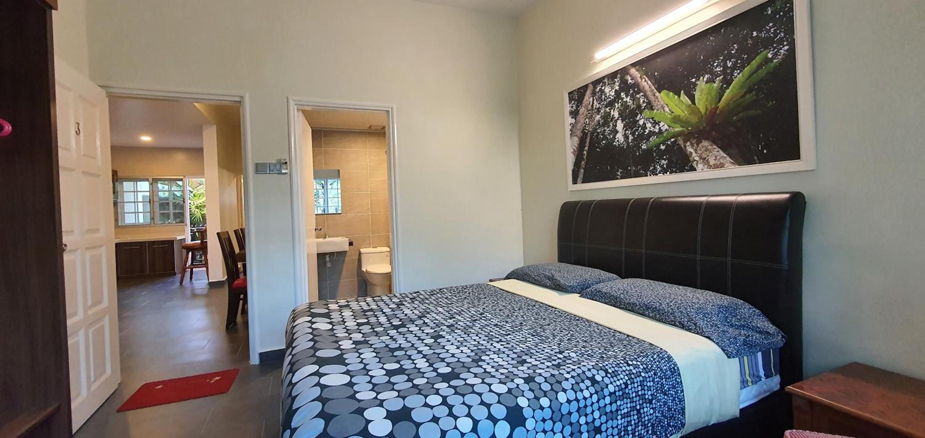 Gerard's "Backpackers" Roomstay No Children Adults only view 4