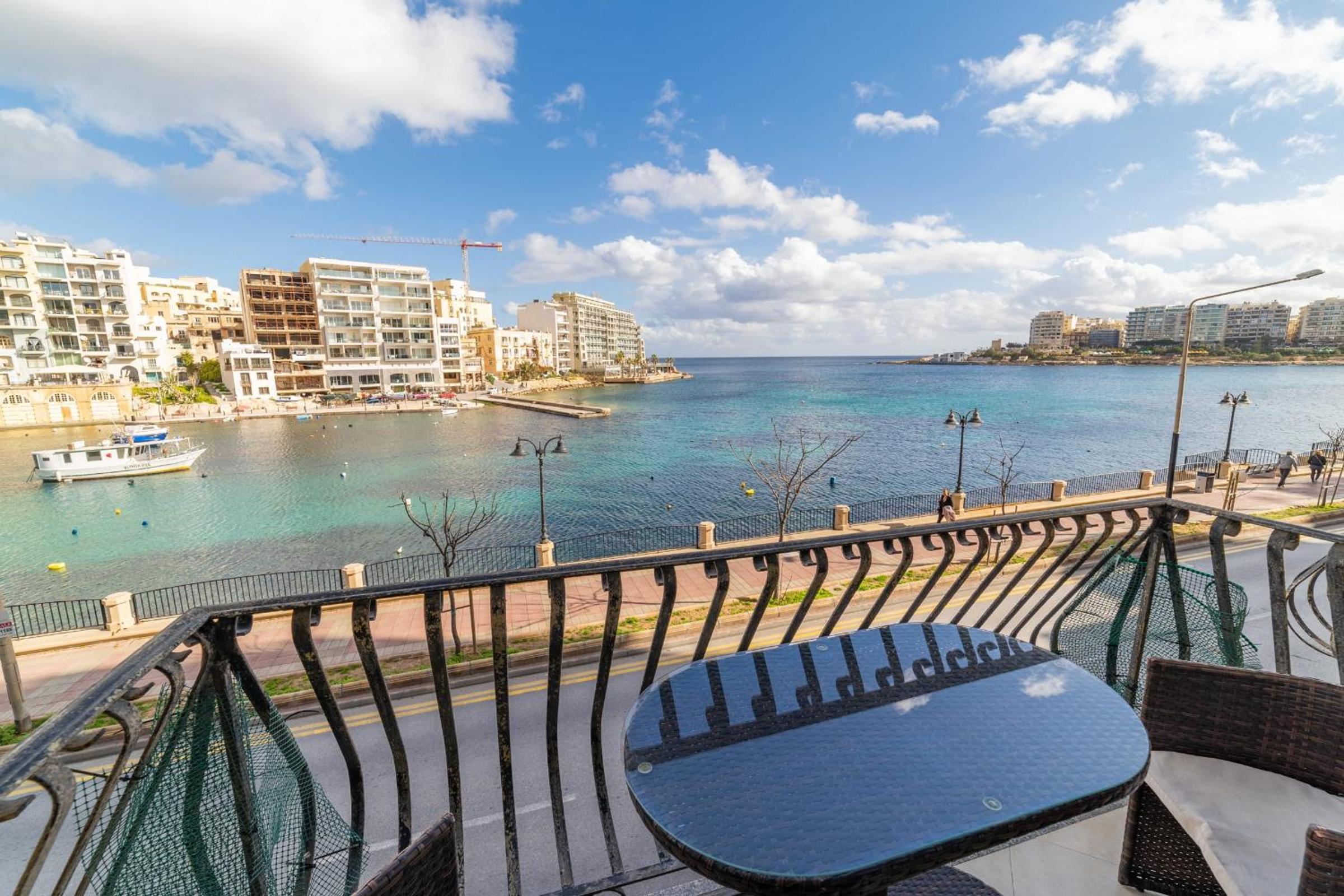 Superb views of Spinola Bay in Heart of StJulians-hosted by Sweetstay photo 2