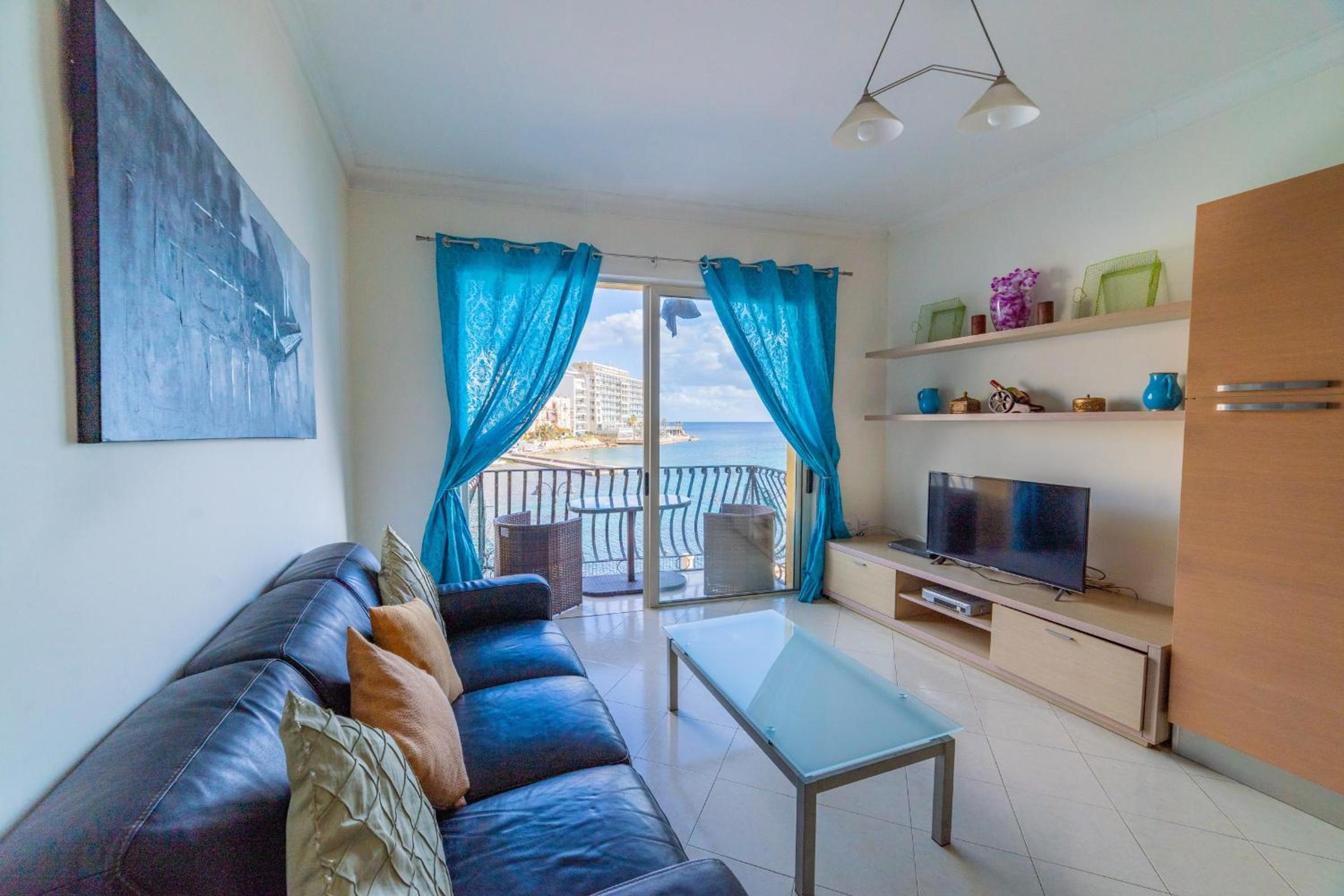 Superb views of Spinola Bay in Heart of StJulians-hosted by Sweetstay — St Julian's