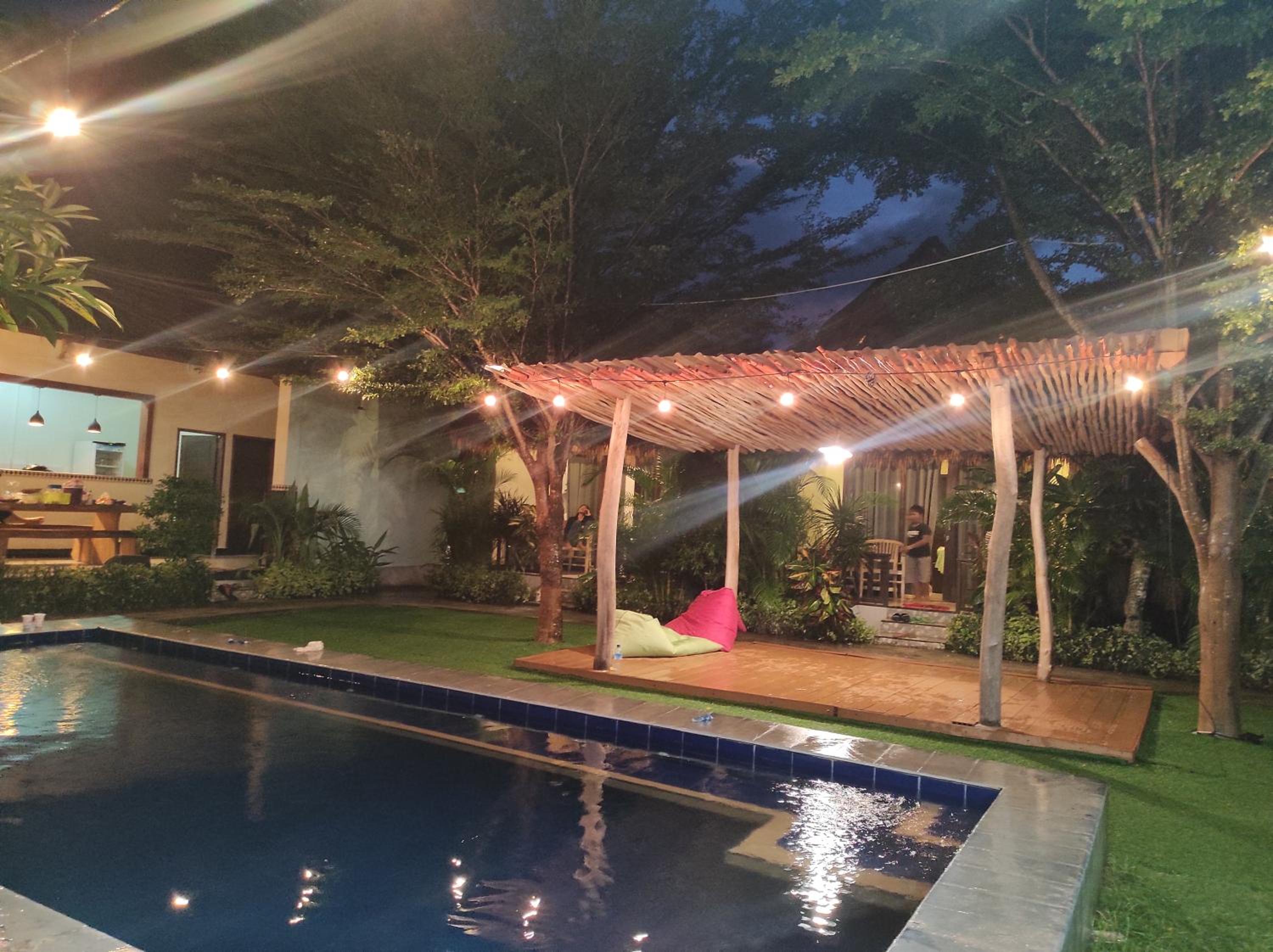 Krisna Bungalows and Restaurant