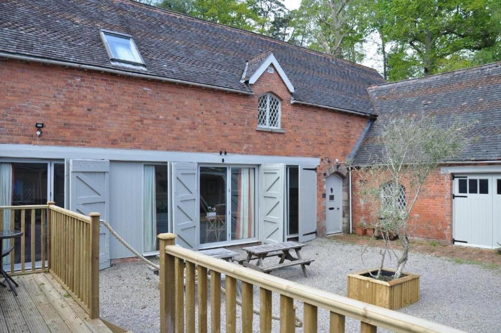 The Stables Apartment at Cefn Tilla Court, Usk view 3