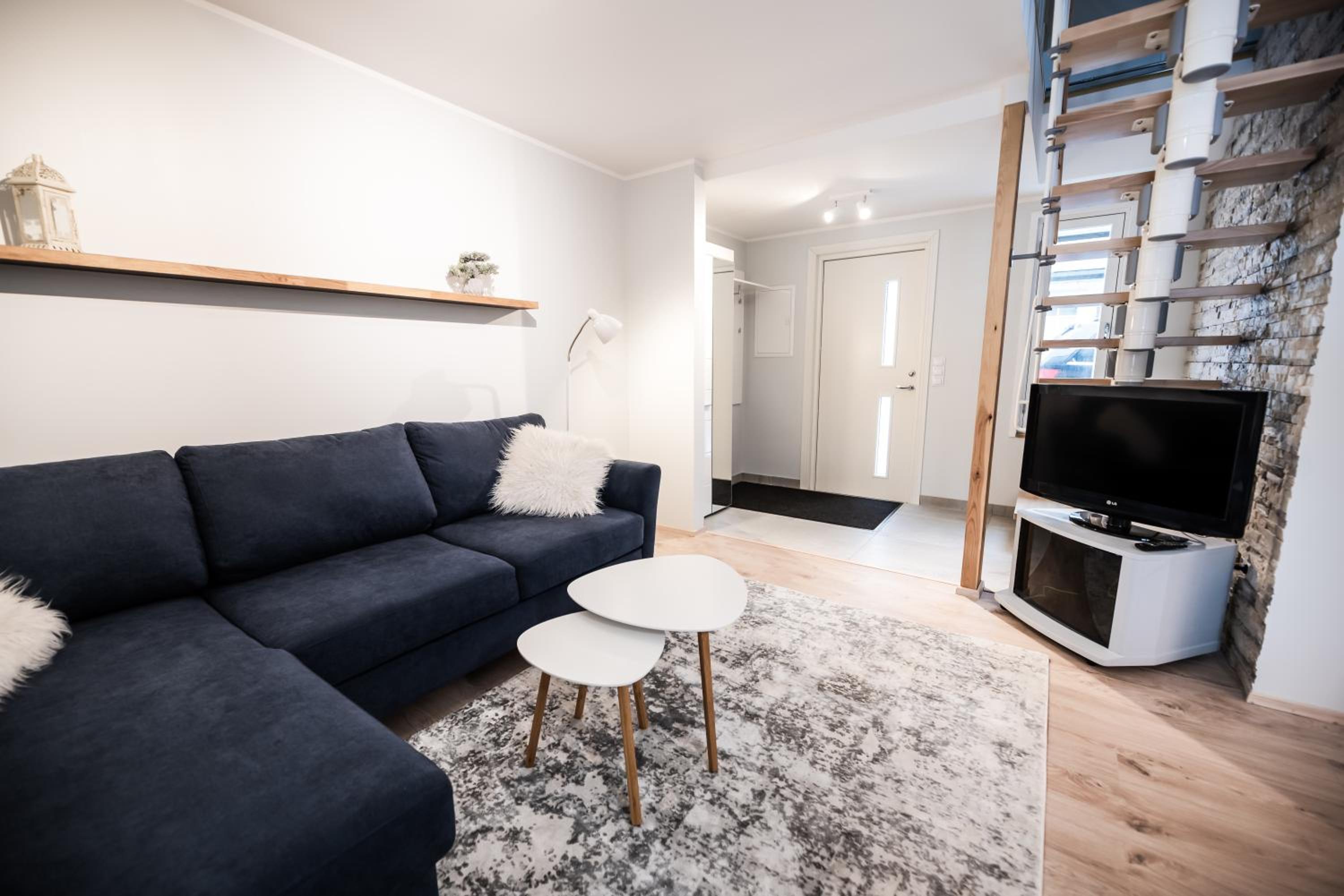 Cabin Guesthouse with free parking view 3