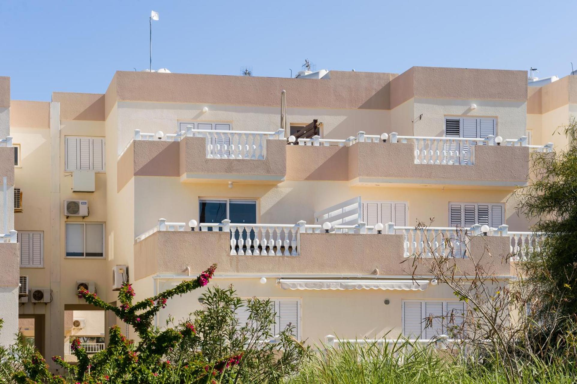 SOFIA APARTMENT 700m away from the beach