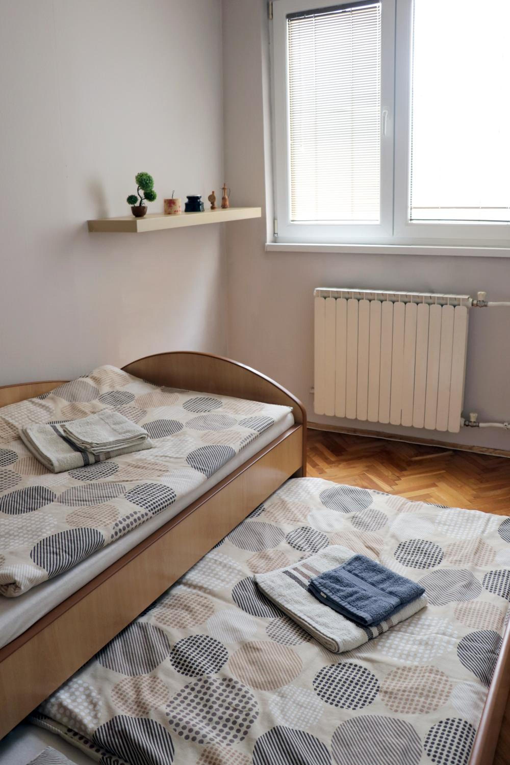 Spacious modern apartment Aerodrom view 2