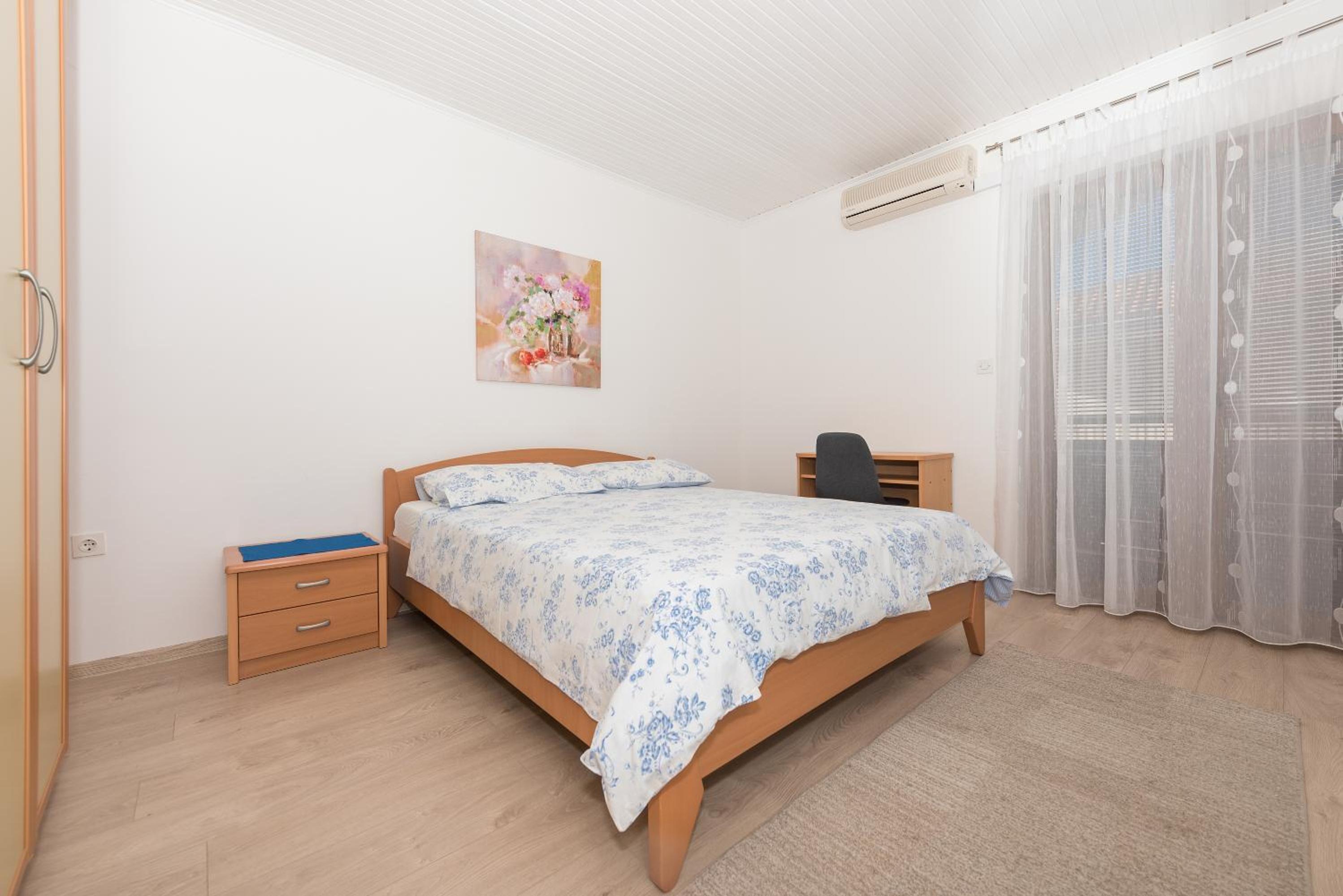 Apartmani Češljar view 2