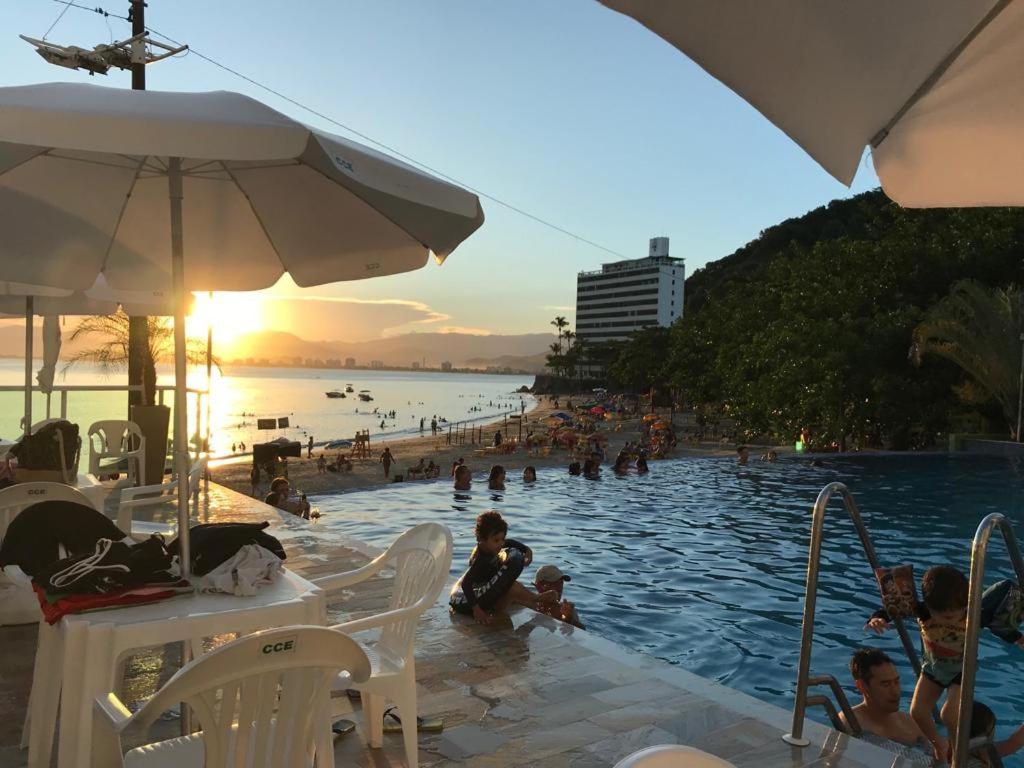 Apartamento pé na areia frente para o Mar e piscina na Prainha view 5