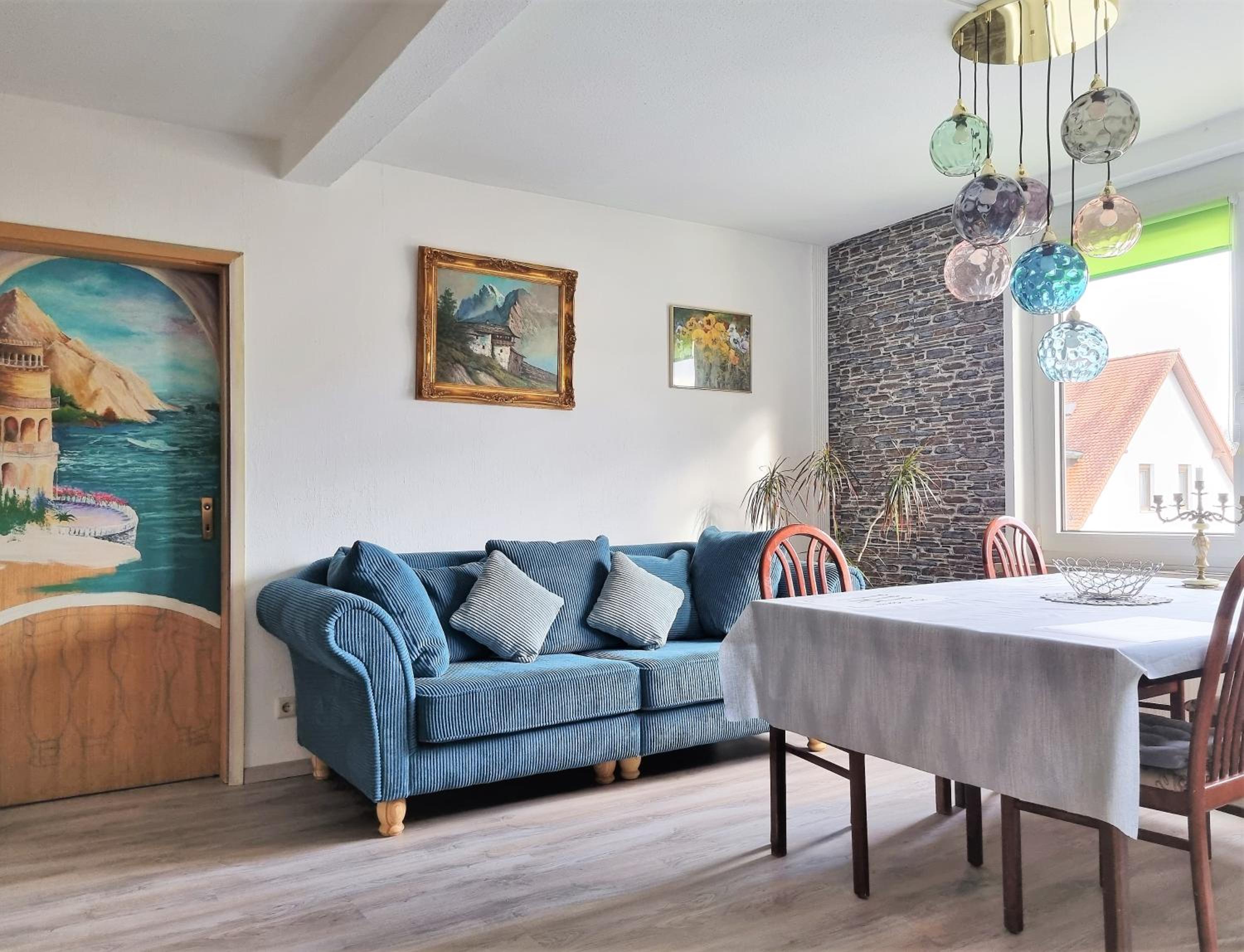 Apartment Bayreuth, Große Ferienwohnung im Haus mit Kunst, 3 Schlafzimmer, Küche, Parkplatz view 2