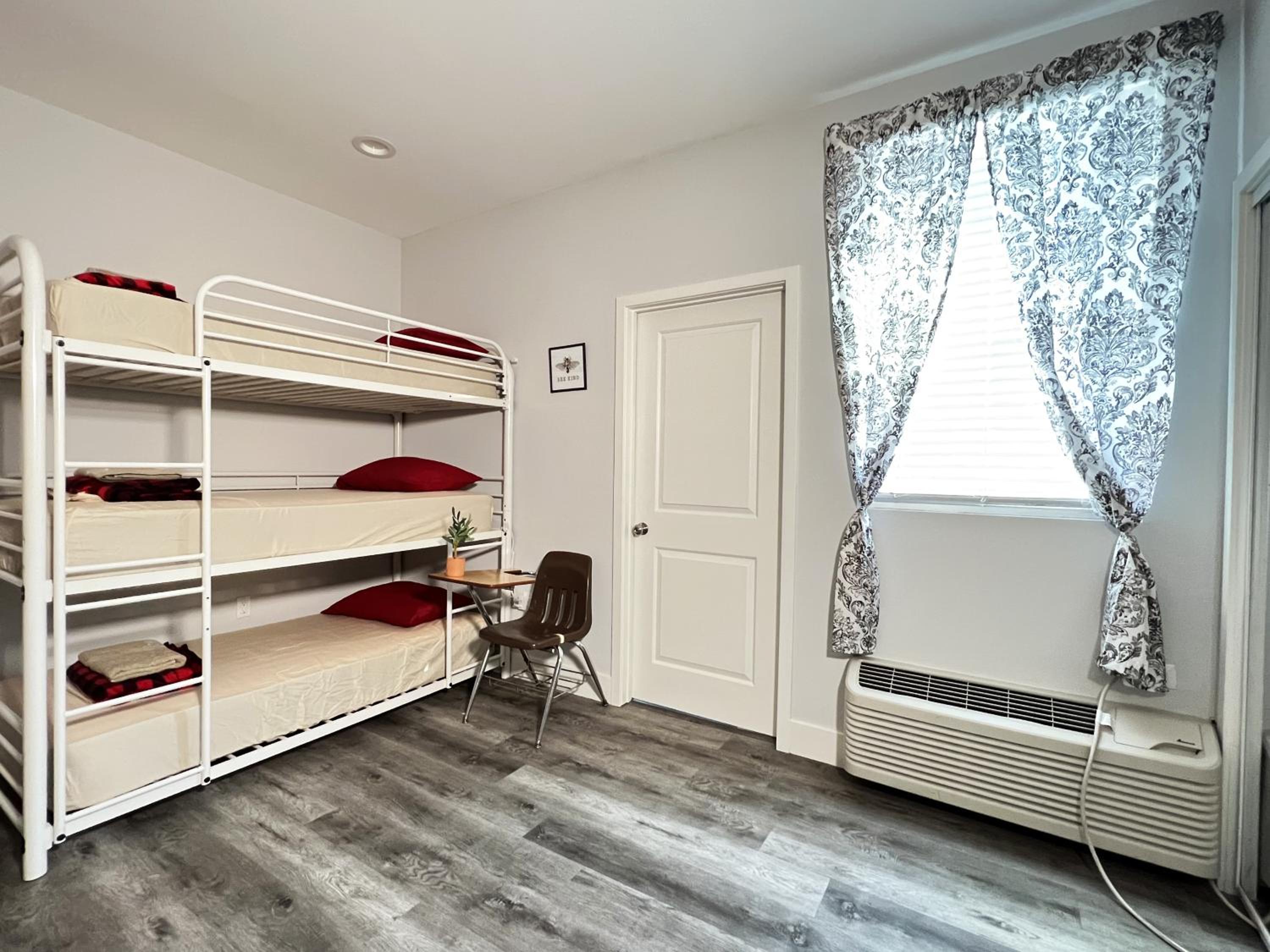 Pineapple Hostel - Image 1