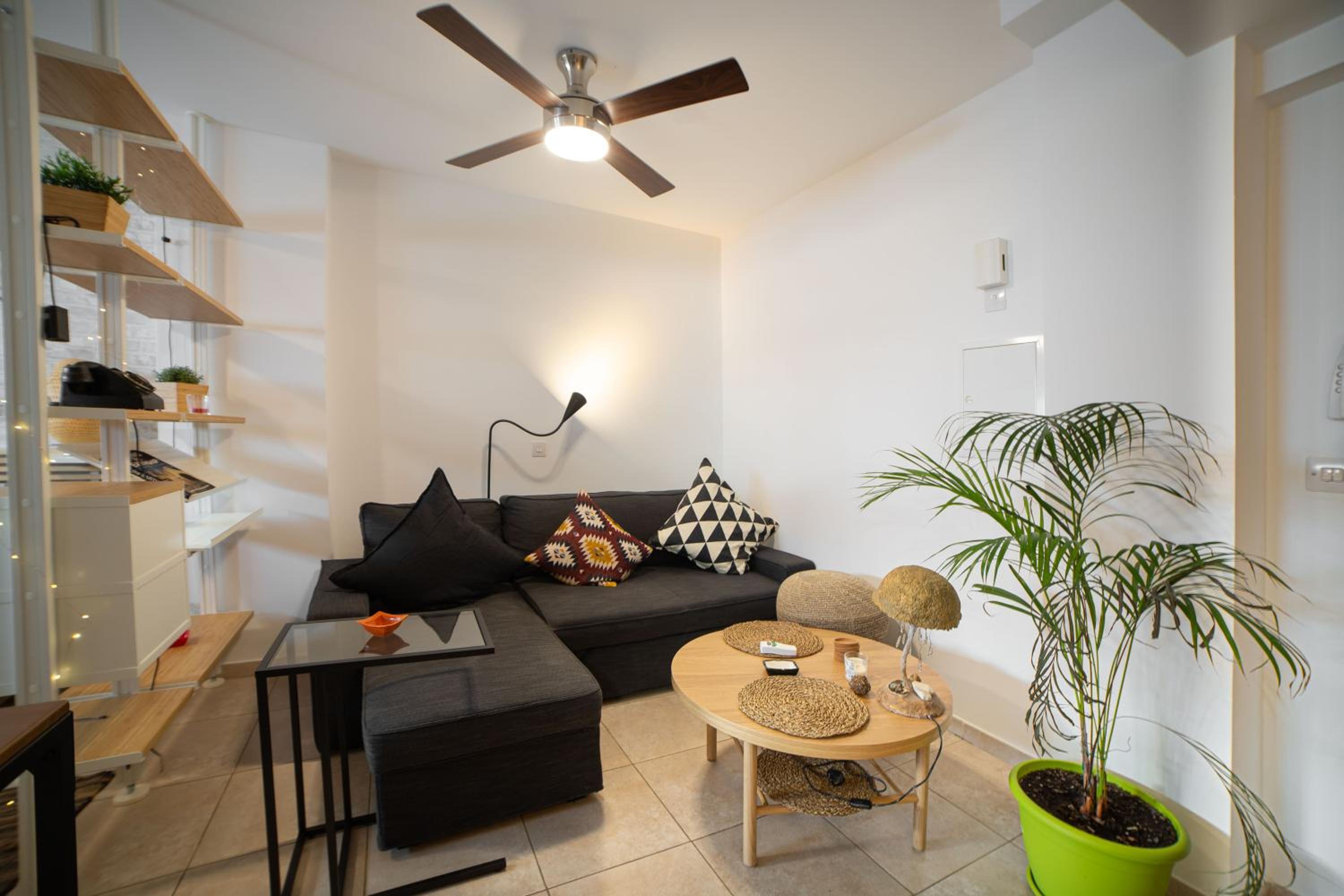 Appartments in the historic center near beach view 4