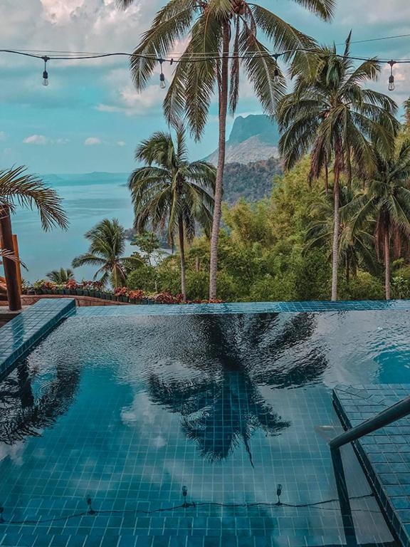 Noni's Resort