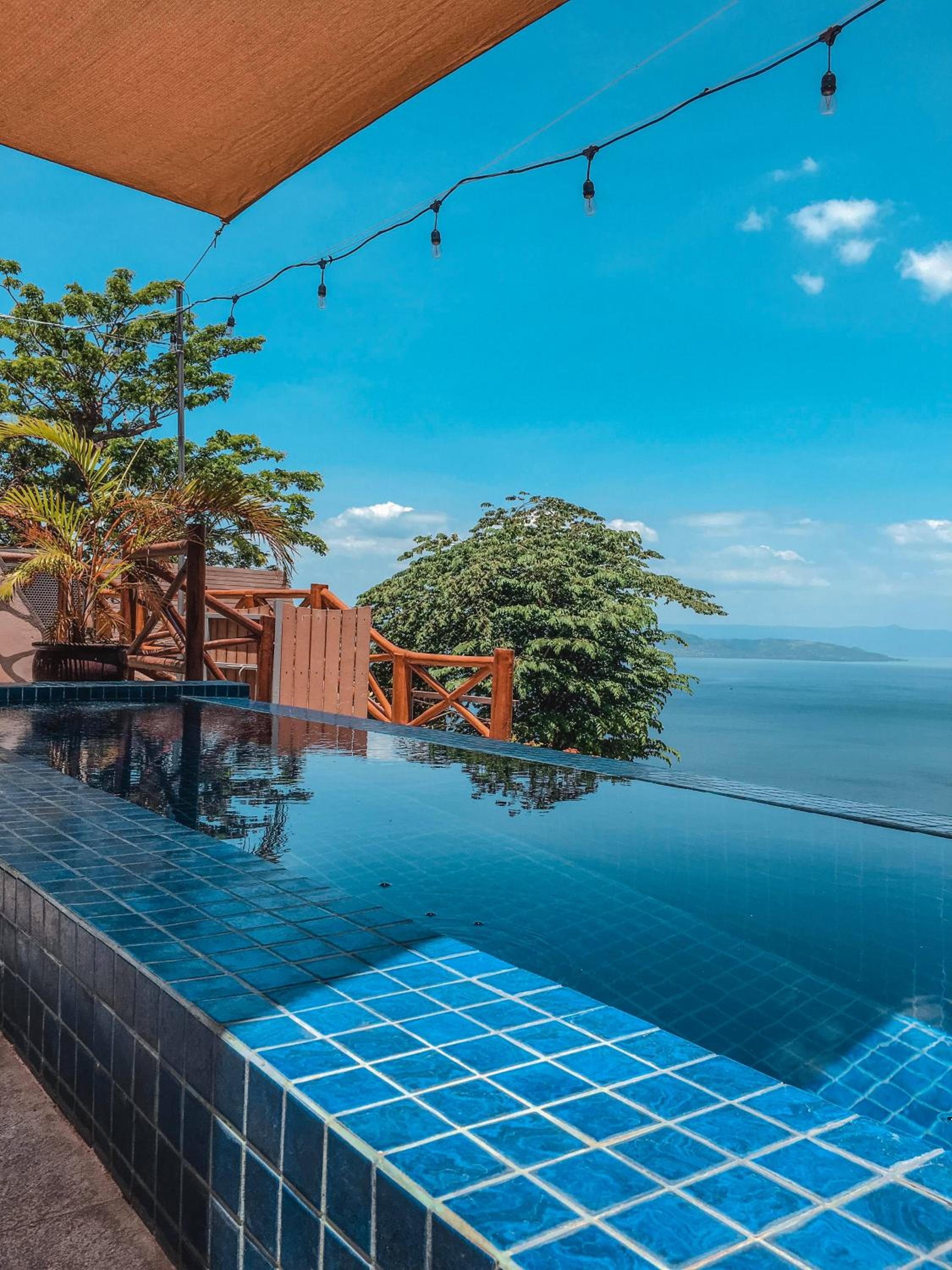 Noni's Resort