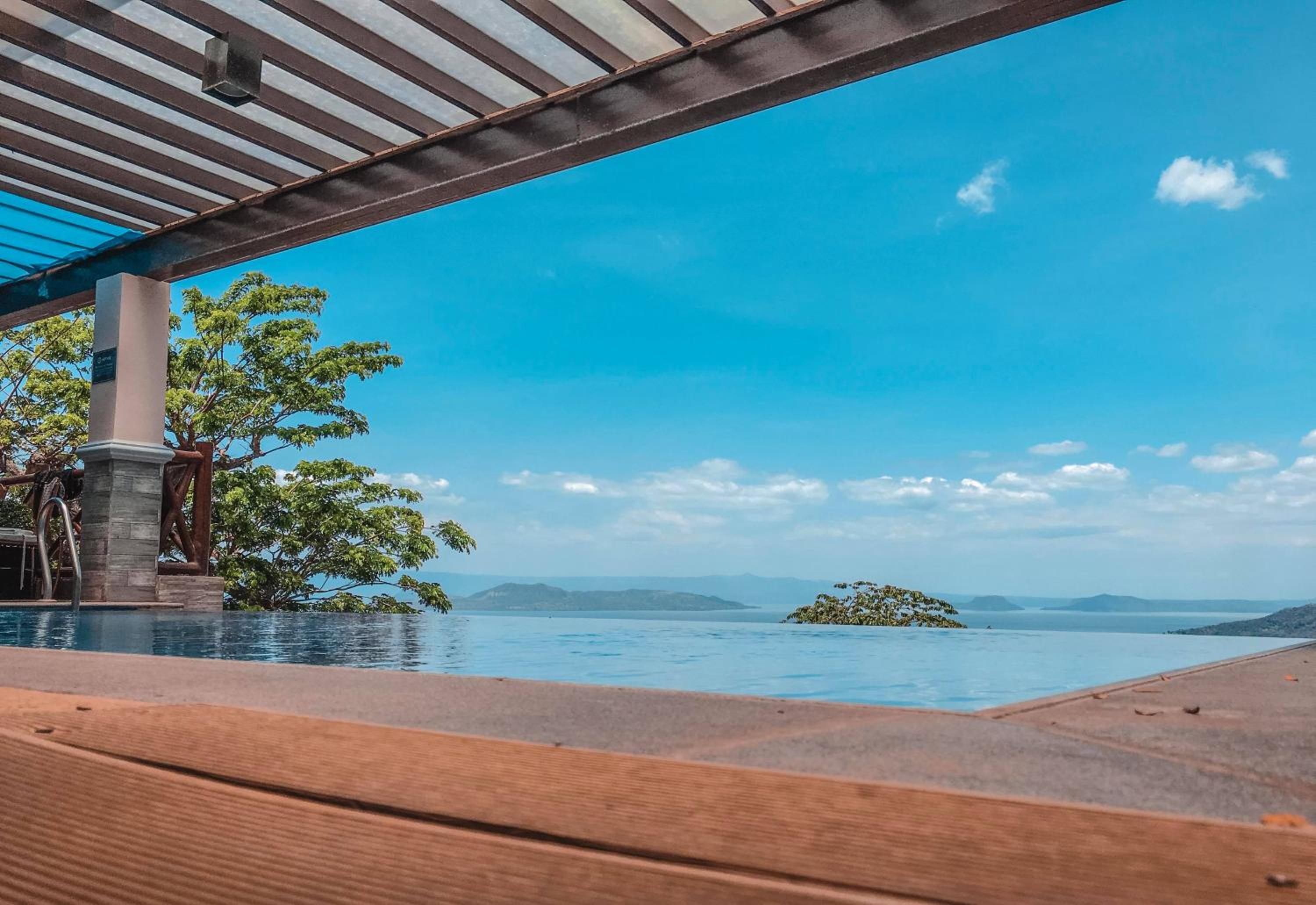 Noni's Resort