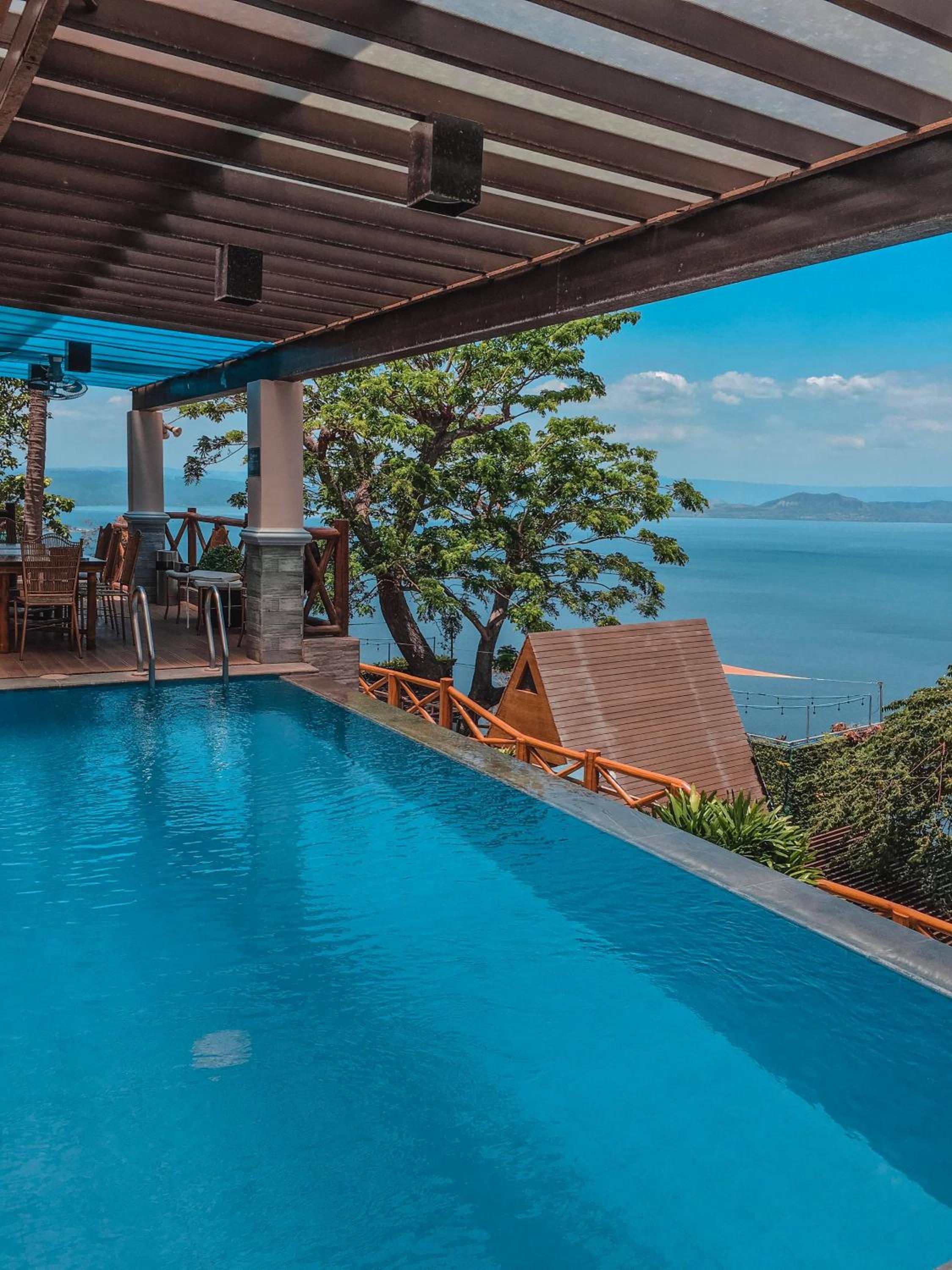 Noni's Resort