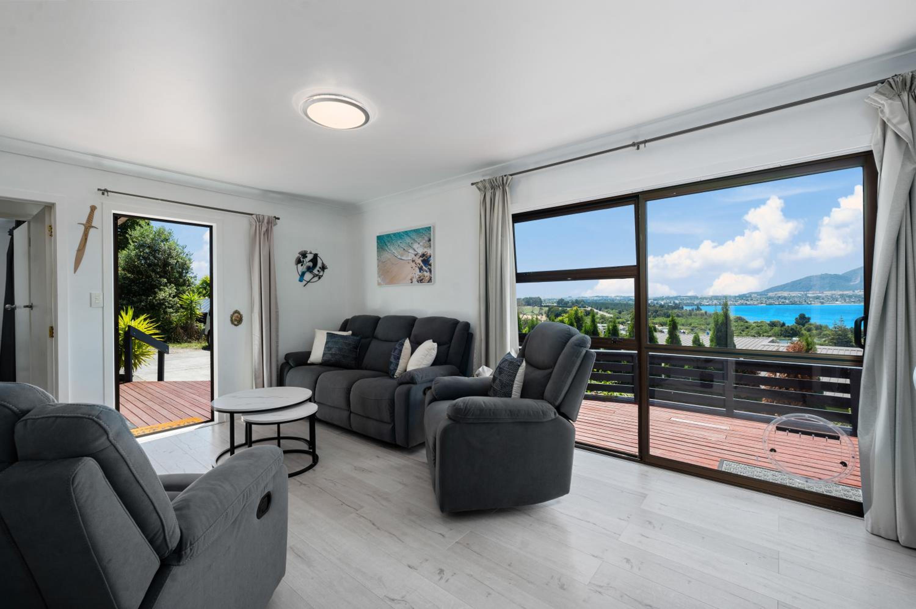 Beauty By the Bay - Taupo view 2