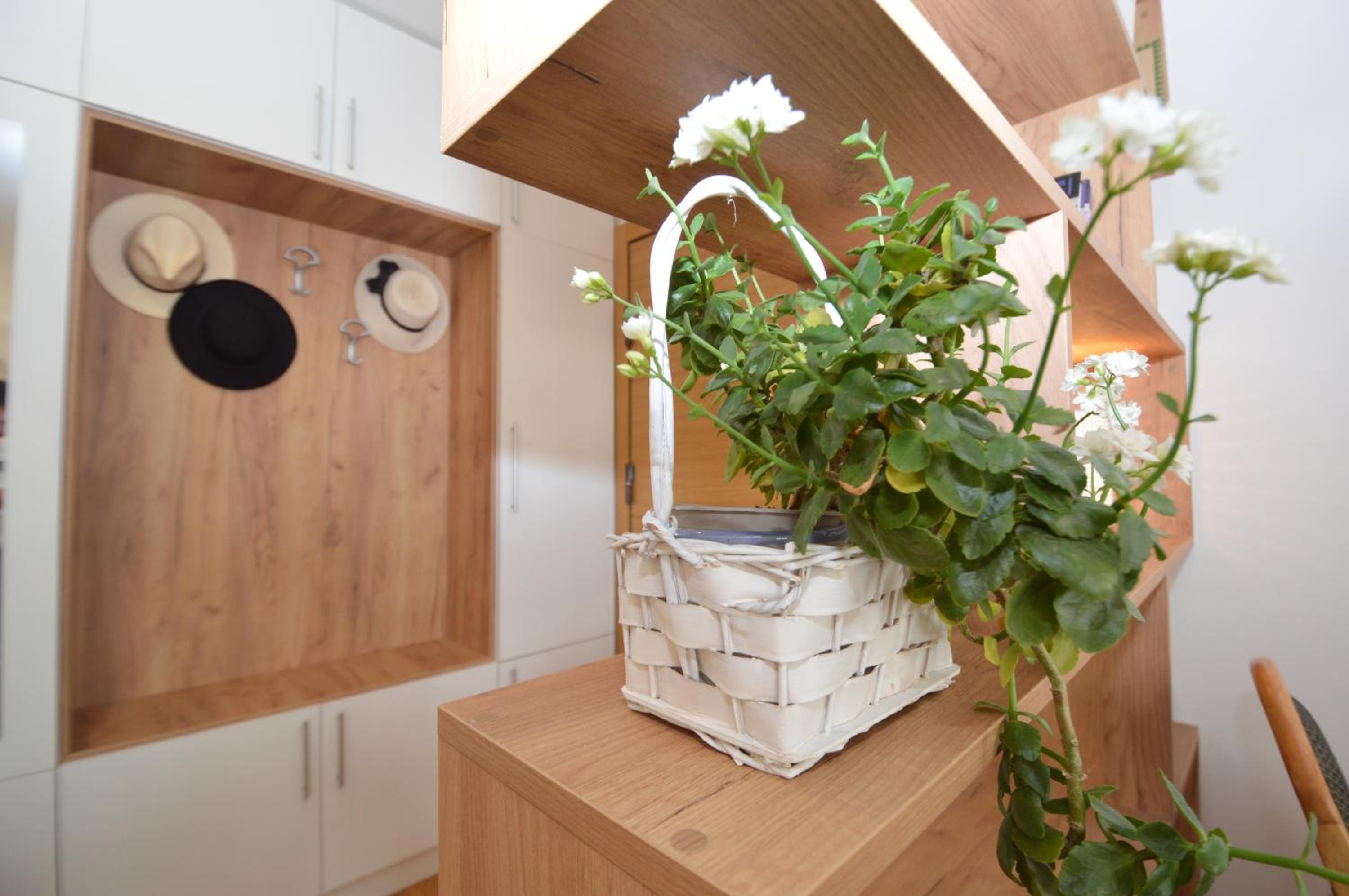 Shine24 - Spacious and Bright Apartment with Swing and Free Parking