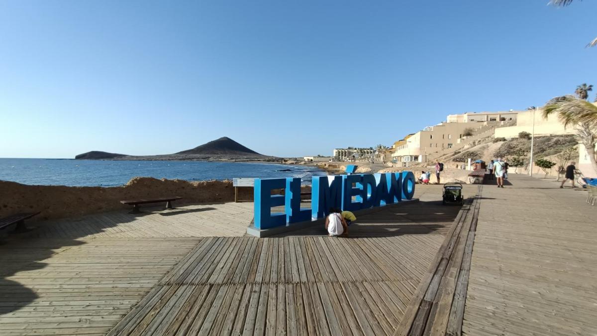 Alquilaencanarias-Medano "Halley", terrace & beach photo 2