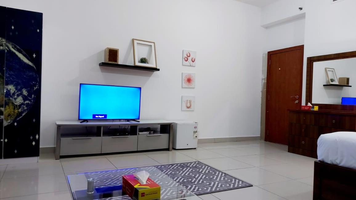 Private rooms in 3 bedroom apartment SKYNEST Homes marina pinnacle