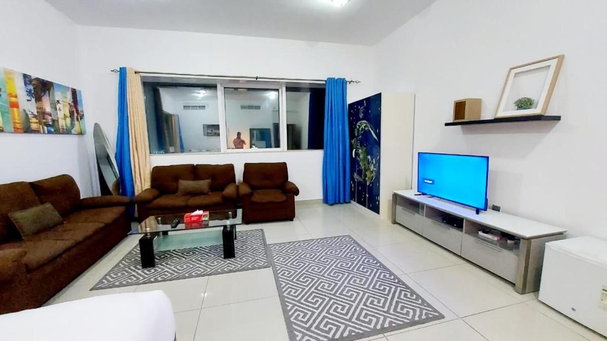 Private rooms in 3 bedroom apartment SKYNEST Homes marina pinnacle