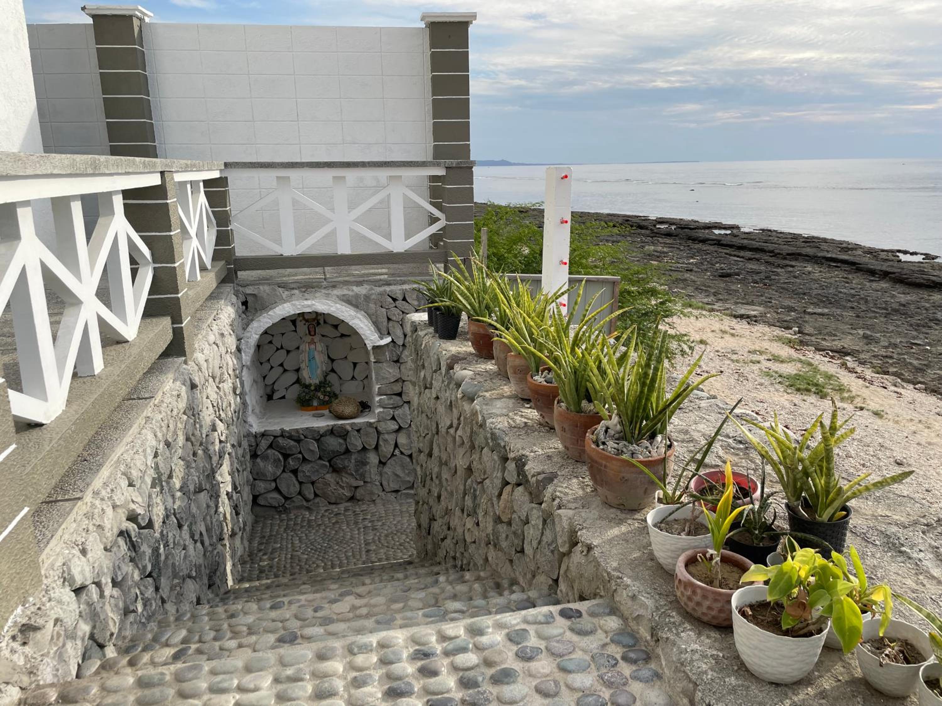 REEF HOUSE BACNOTAN beige sand beach front with Swimming pool, Bacnotan - 24