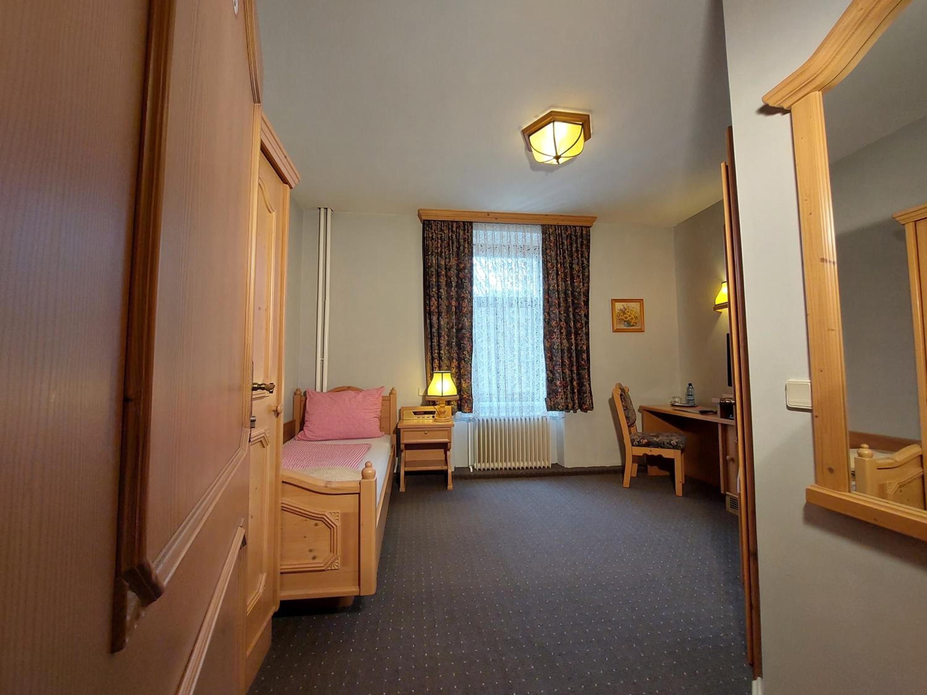 3 Raben - Leoben - Zimmer für Geschäftsreisende, Urlauber, Monteure und Handwerker, Polski Pensjonat Austria