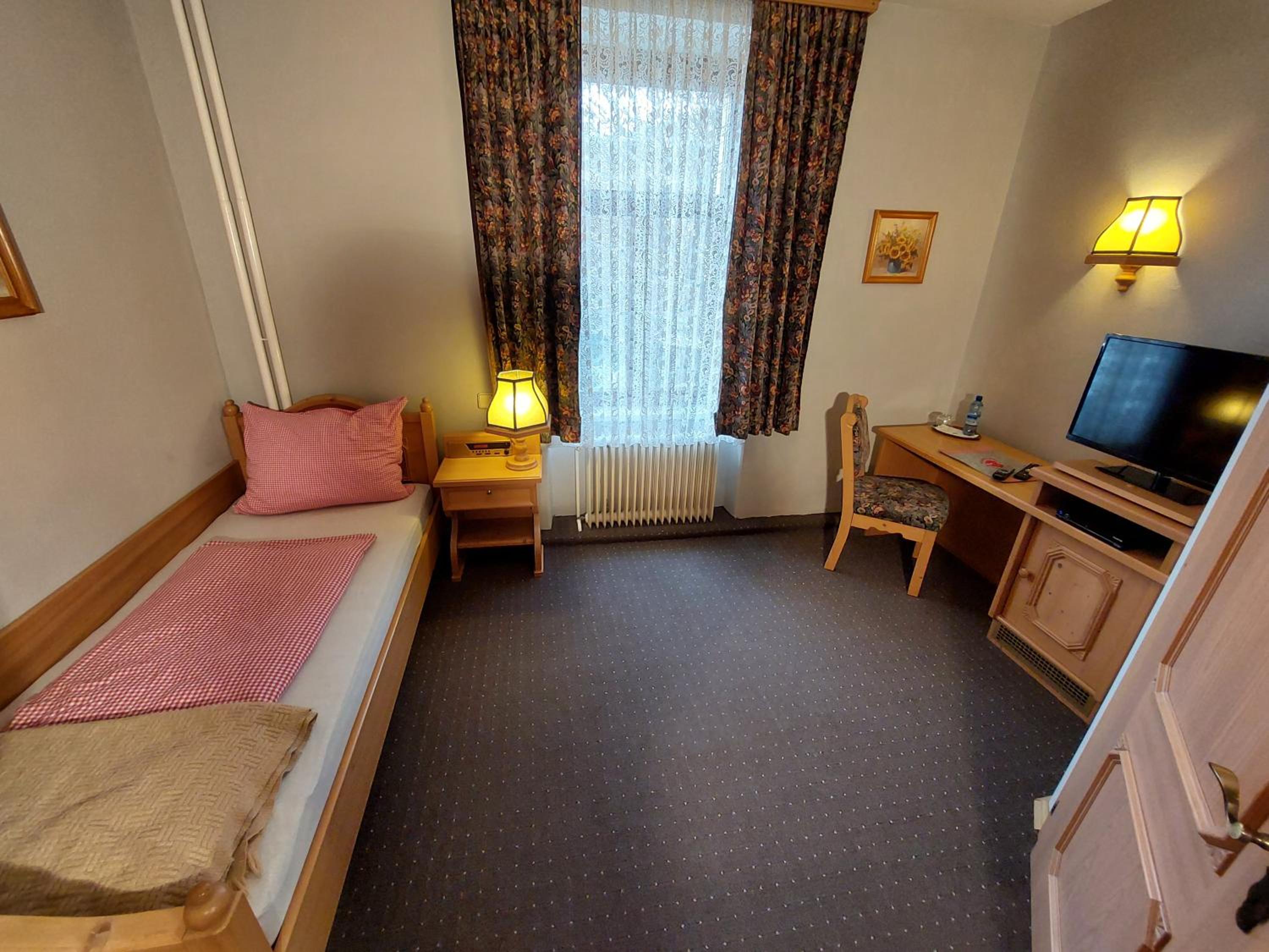 3 Raben - Leoben - Zimmer für Geschäftsreisende, Urlauber, Monteure und Handwerker, Polski Pensjonat Austria
