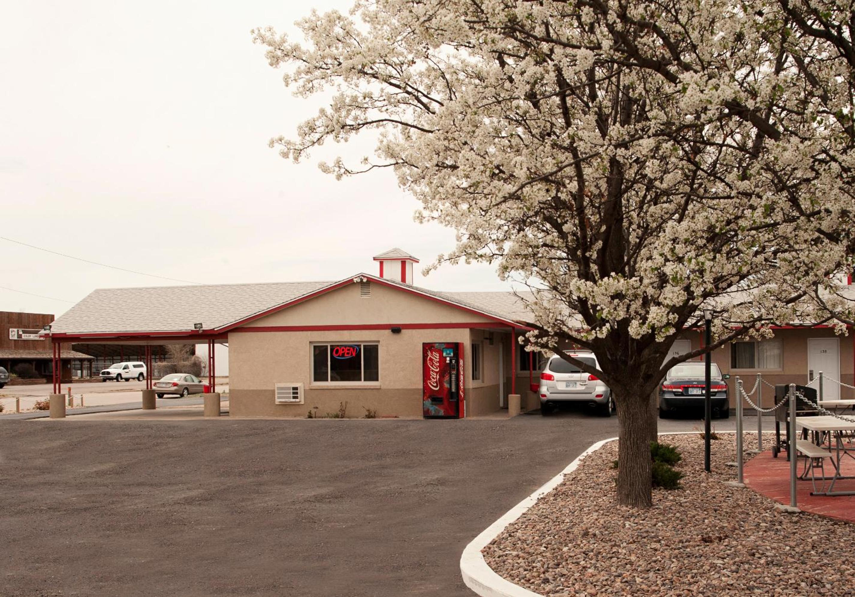 Colby Vacations - Budget Inn  Suites Colby - Property Image 4
