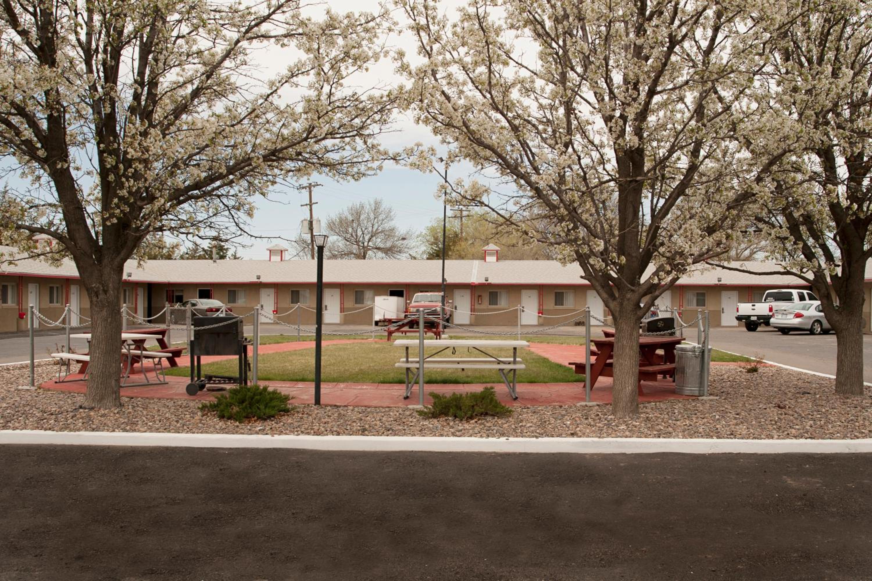 Colby Vacations - Budget Inn  Suites Colby - Property Image 3