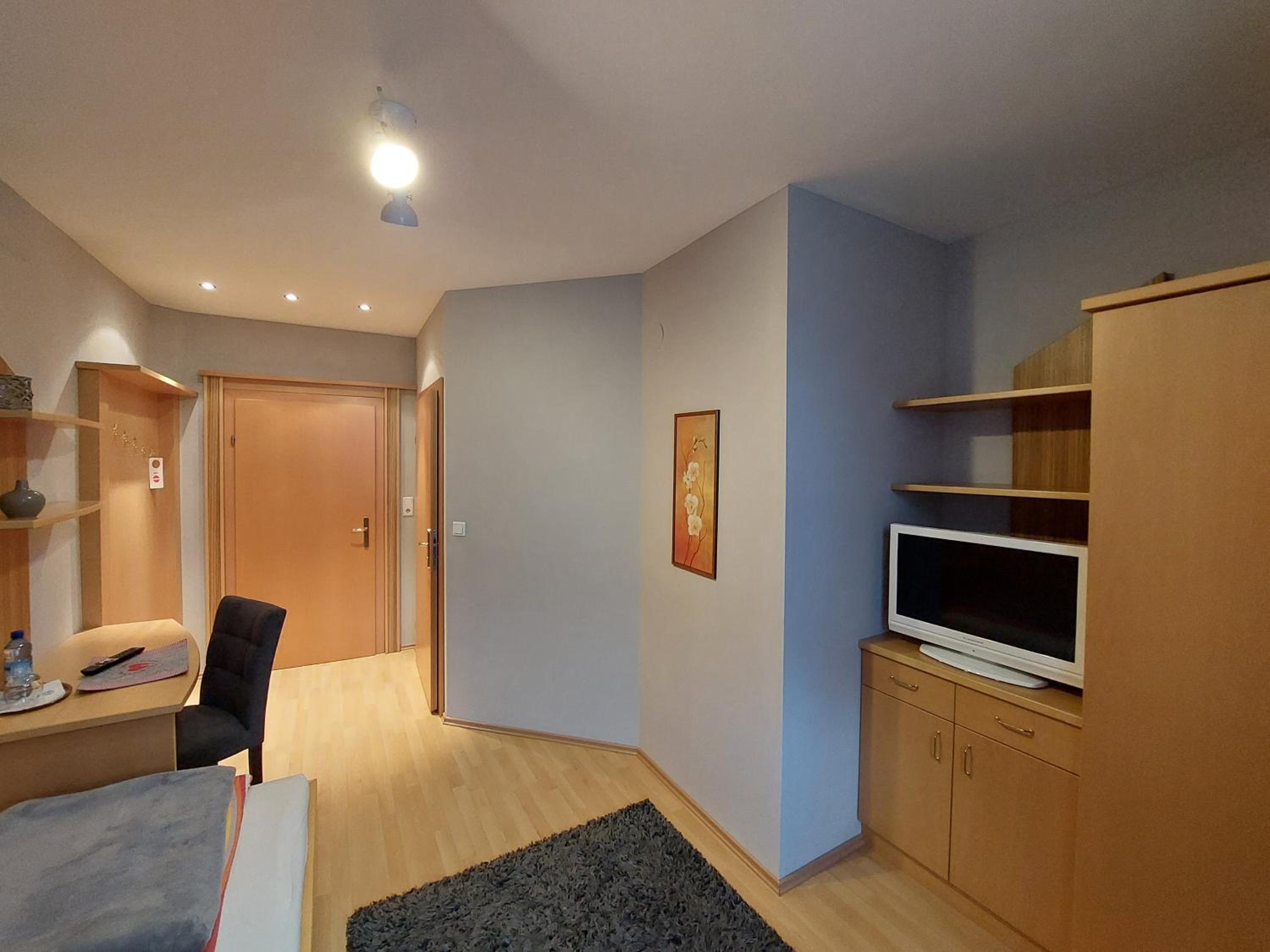3 Raben - Leoben - Zimmer für Geschäftsreisende, Urlauber, Monteure und Handwerker, Polski Pensjonat Austria