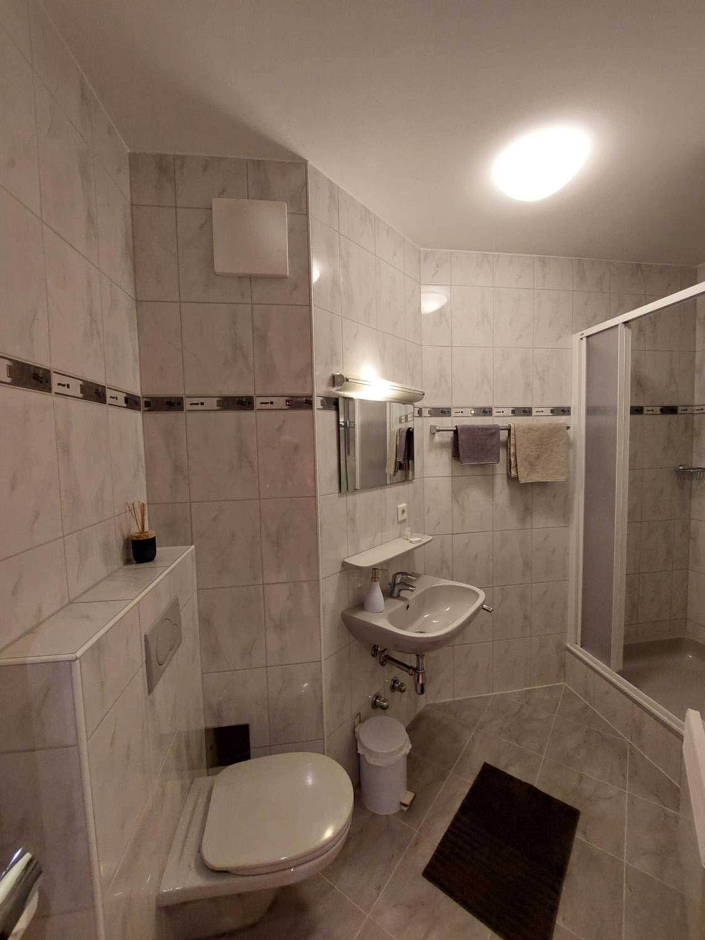 3 Raben - Leoben - Zimmer für Geschäftsreisende, Urlauber, Monteure und Handwerker, Polski Pensjonat Austria