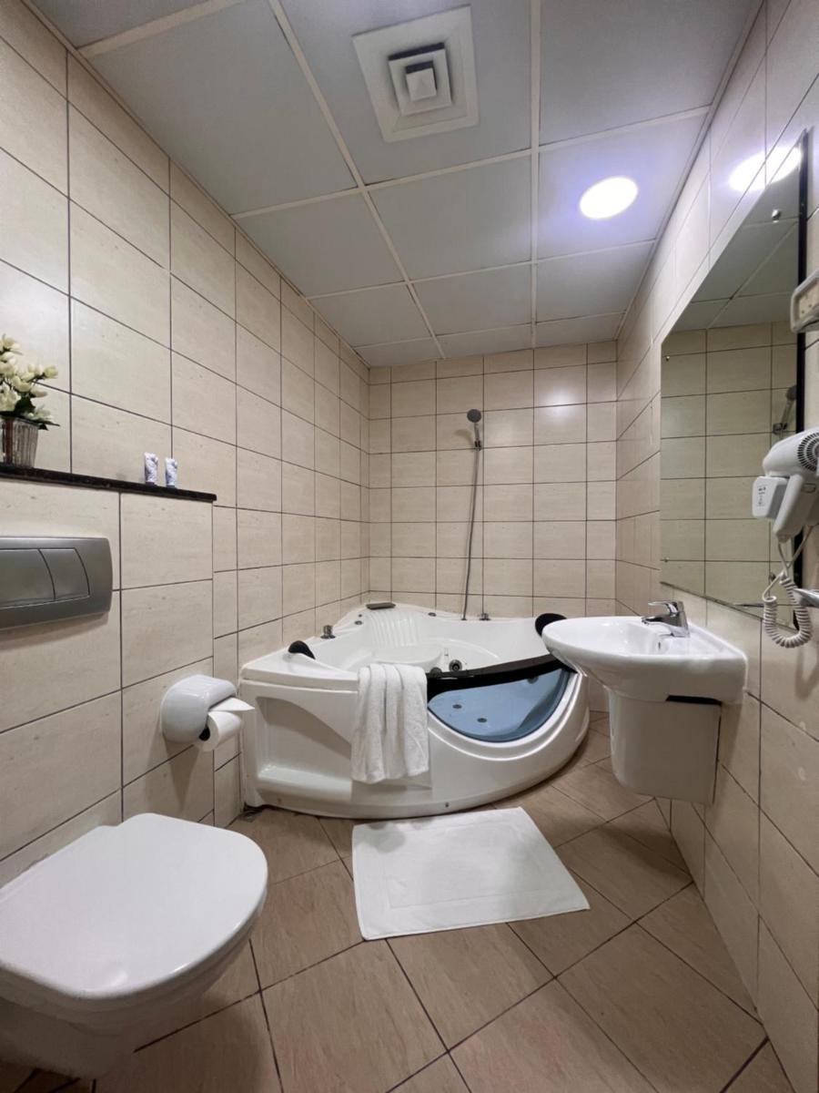 Two Continents Holiday Homes - Marina & Sea View 3 bedrooms Apartment