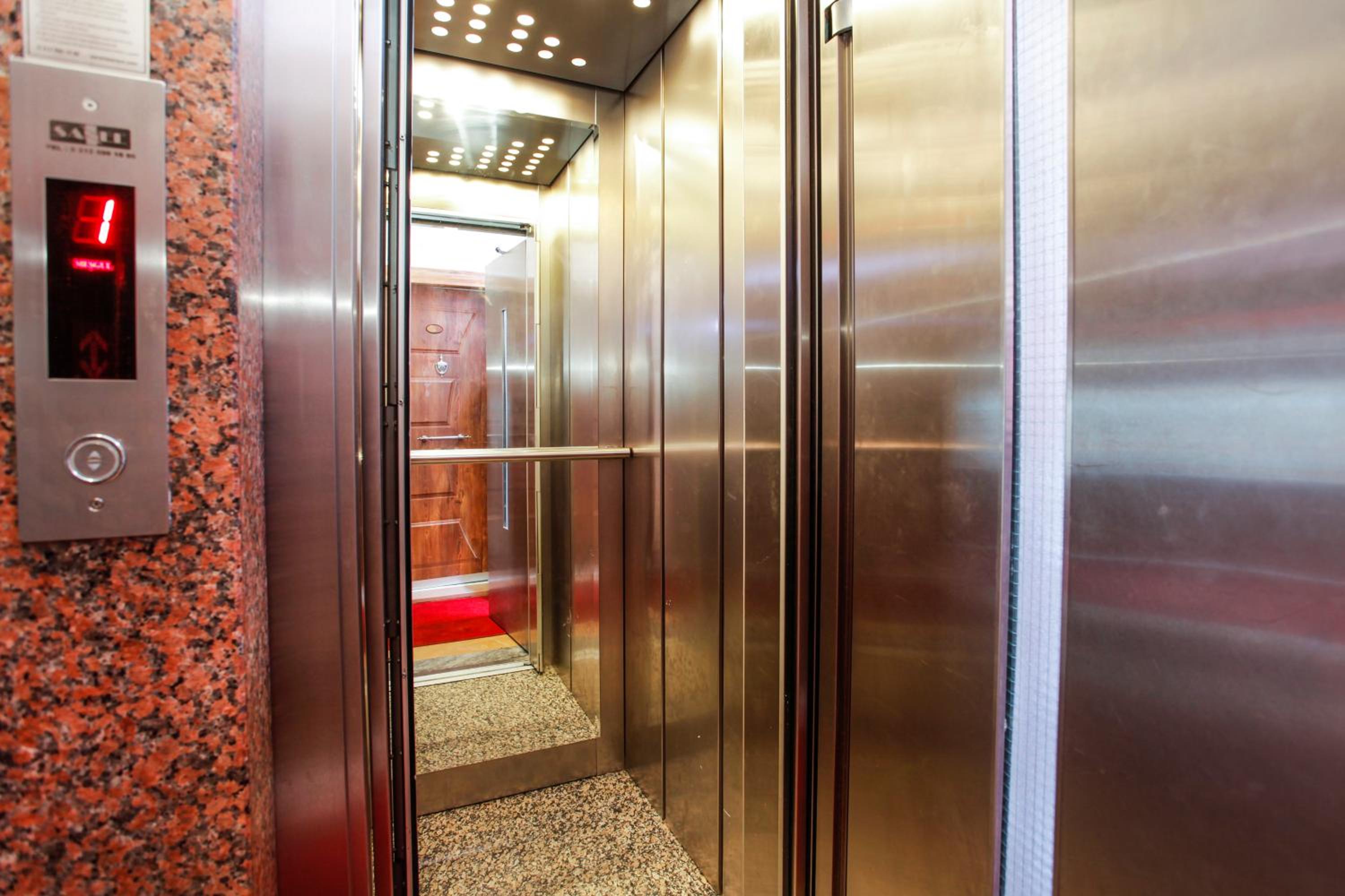 Sheriff Royal Suite - Image 15