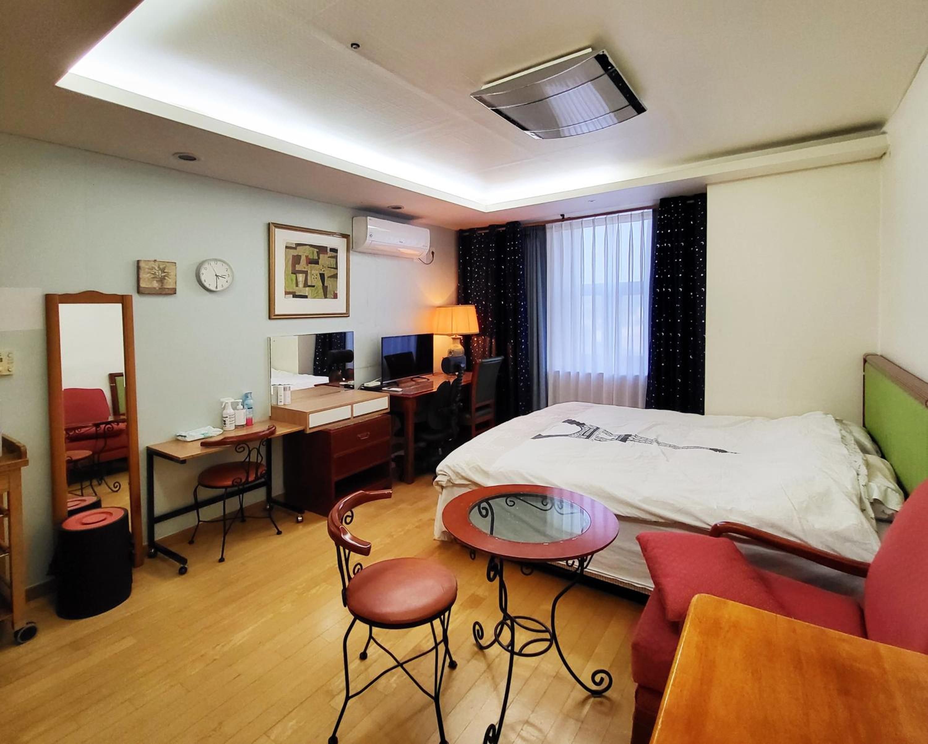 hotel room
